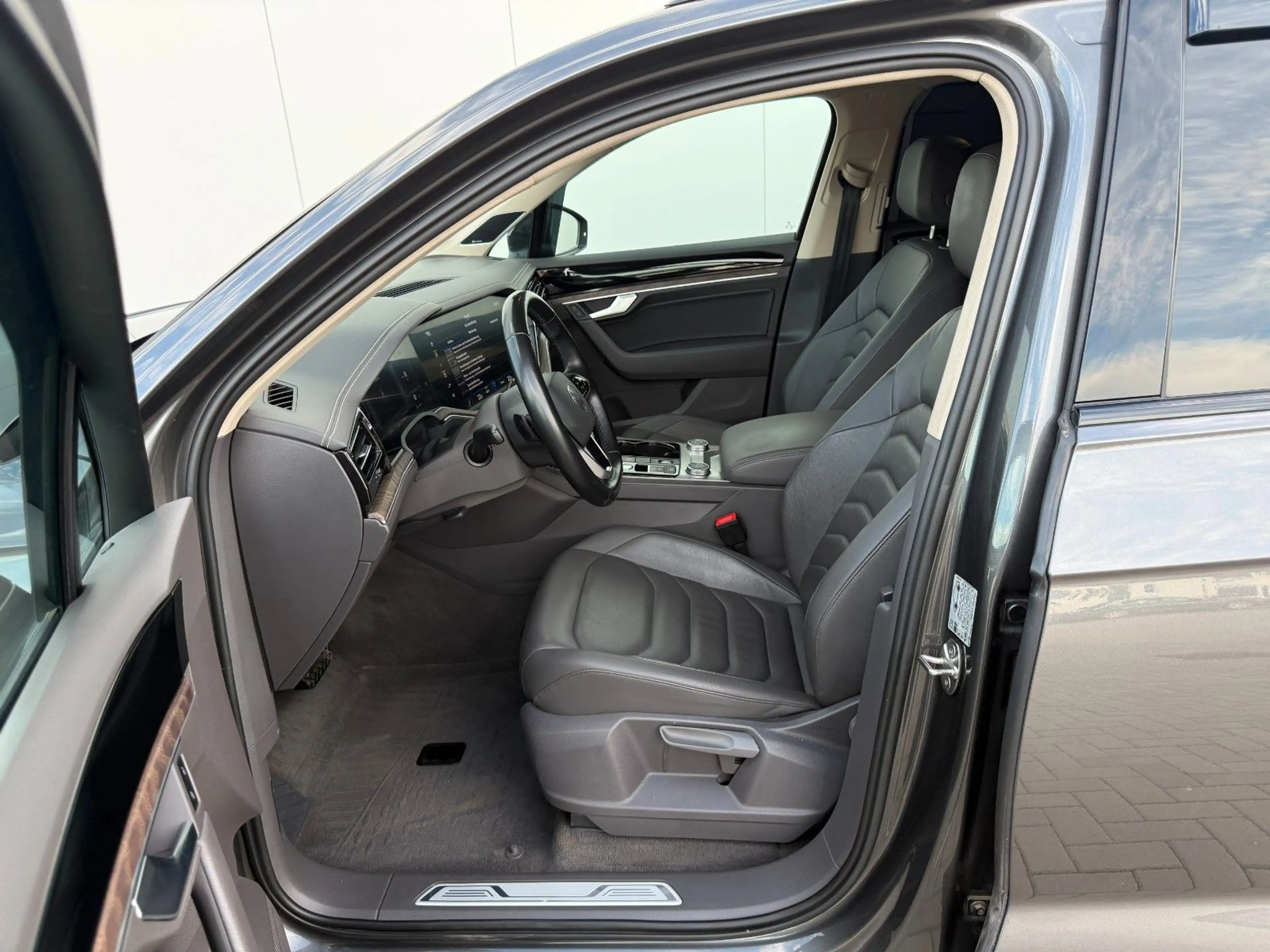 Volkswagen Touareg Atmosph.3.0TDI R-LINE 4Motion STANDH.AHK — photo 14