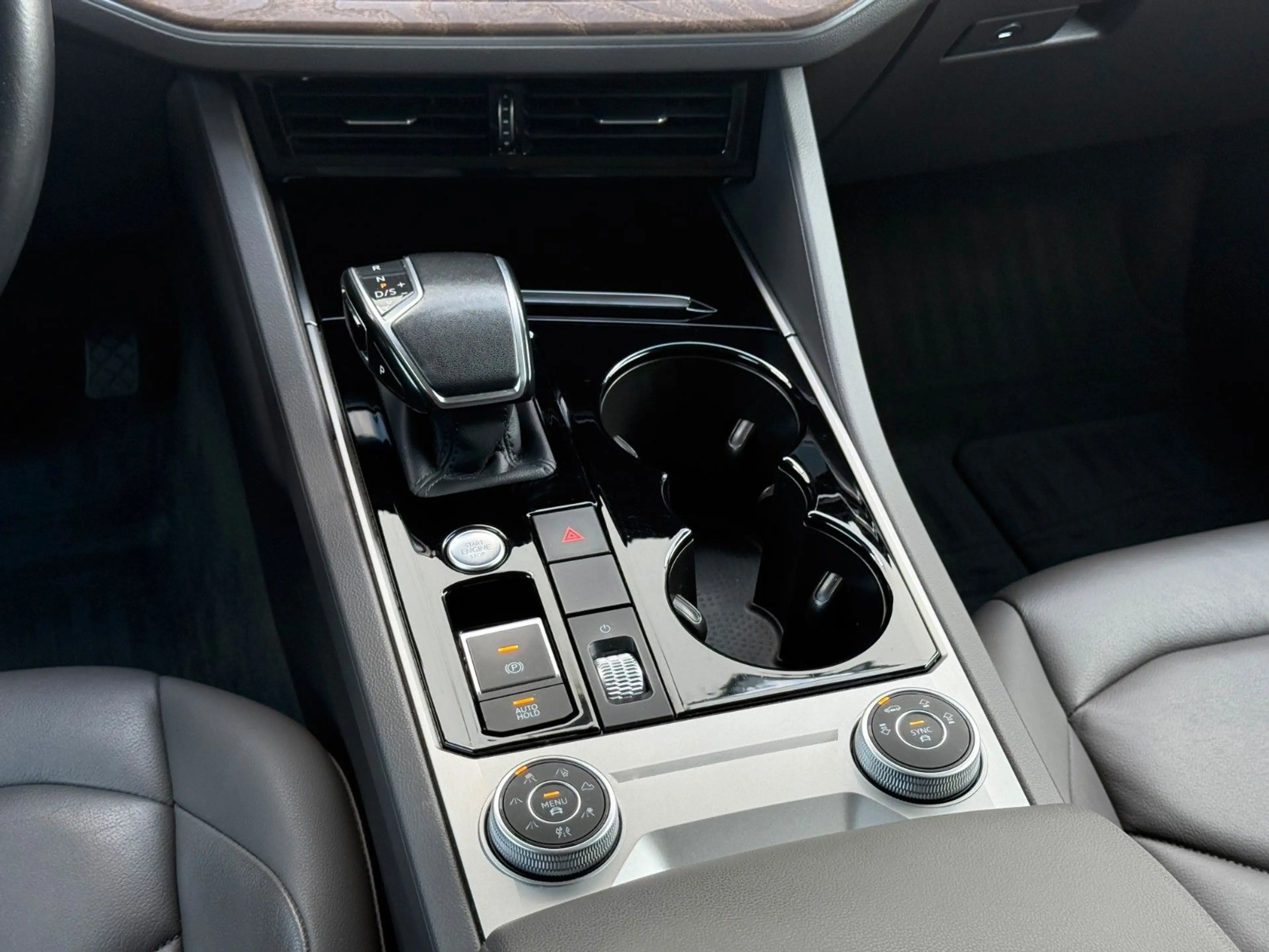 Volkswagen Touareg Atmosph.3.0TDI R-LINE 4Motion STANDH.AHK — photo 13