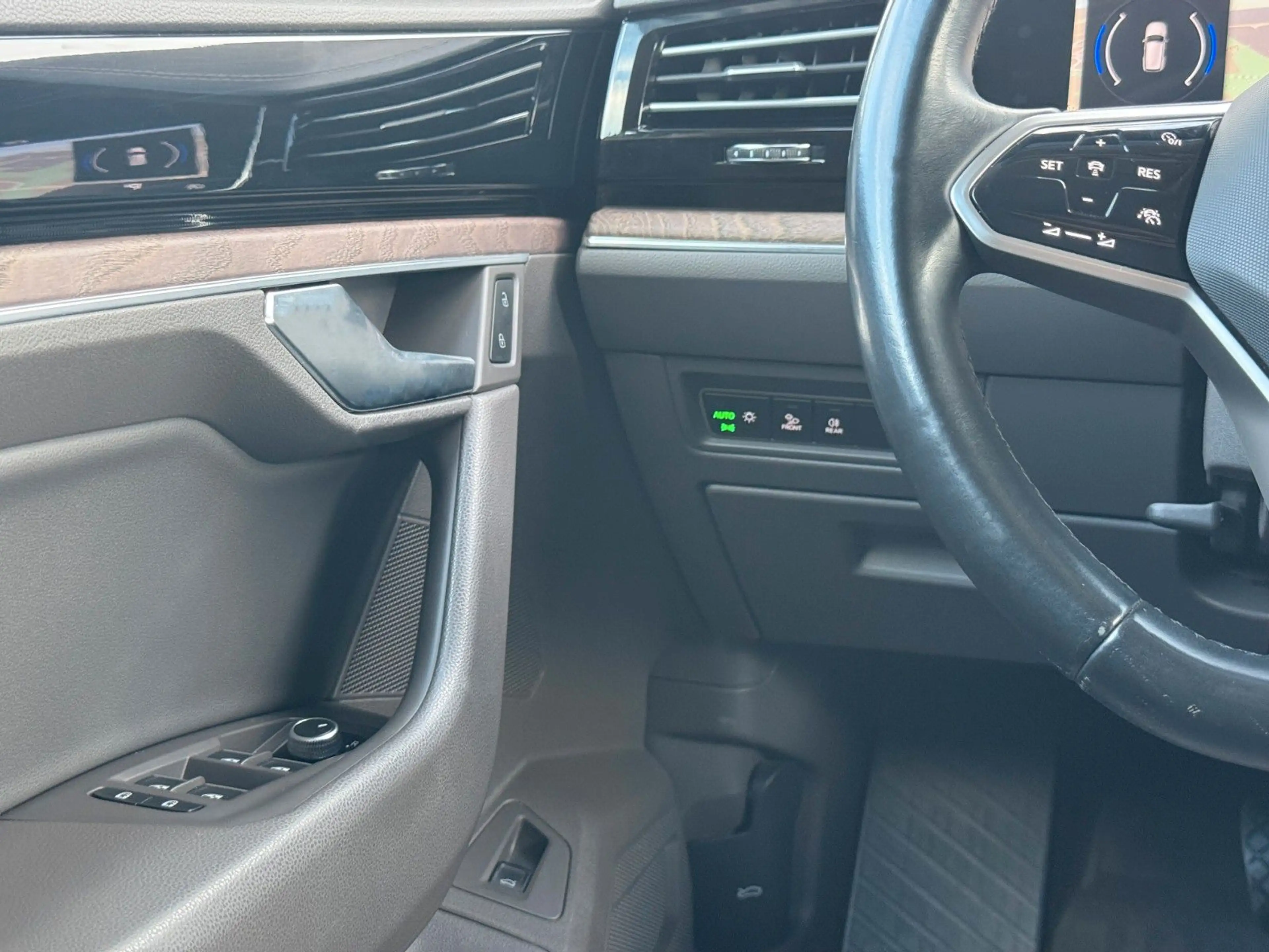 Volkswagen Touareg Atmosph.3.0TDI R-LINE 4Motion STANDH.AHK — photo 10