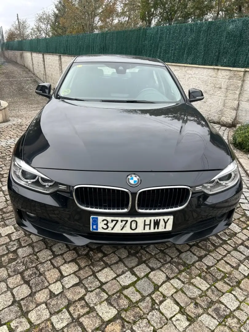 BMW 318 318d Luxury Negro - 2