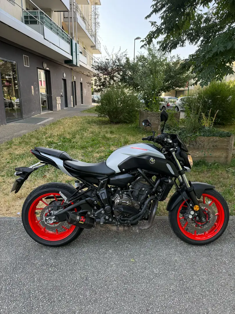 Yamaha MT-07 Gris - 2