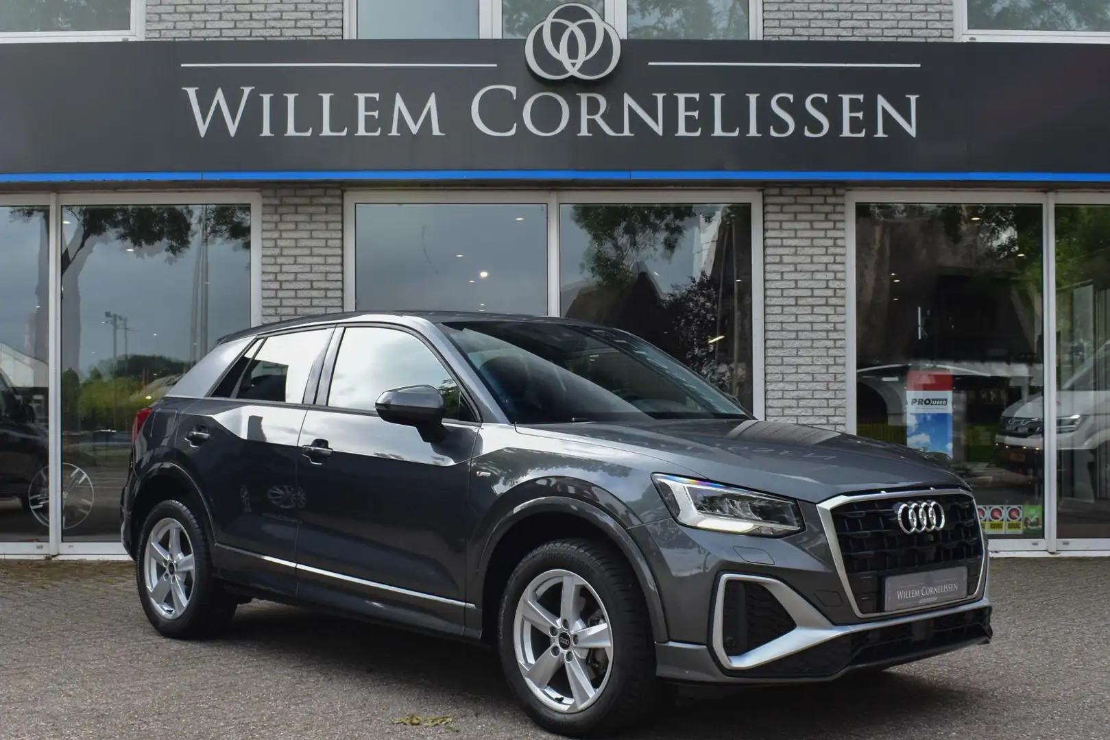 Audi Q2 35 TFSI Aut S-Line LED Camera Virtual ACC Grijs - 1