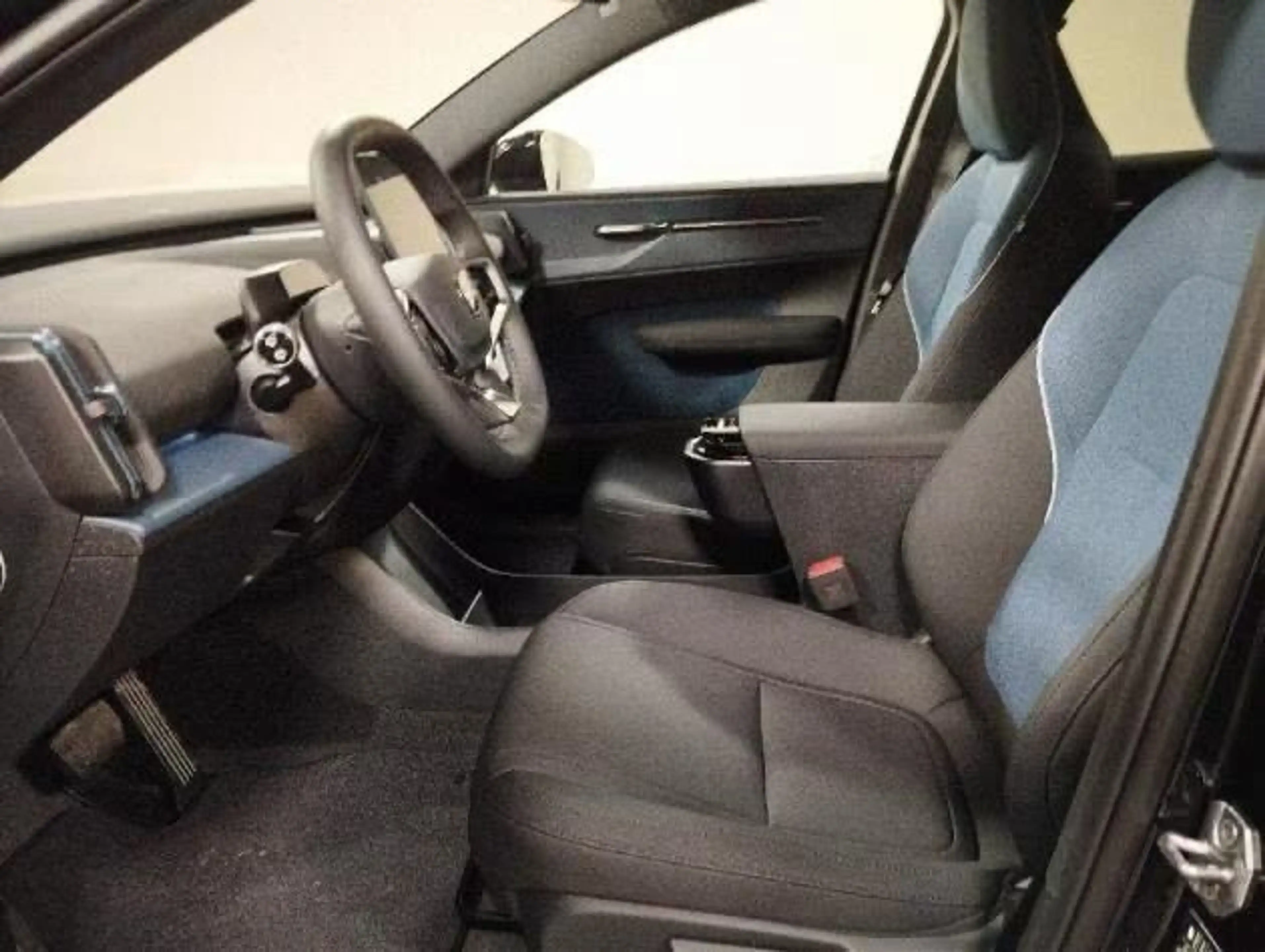 Volvo EX30 EX30 Single Motor 51kWh Plus Winterpaket — photo 5