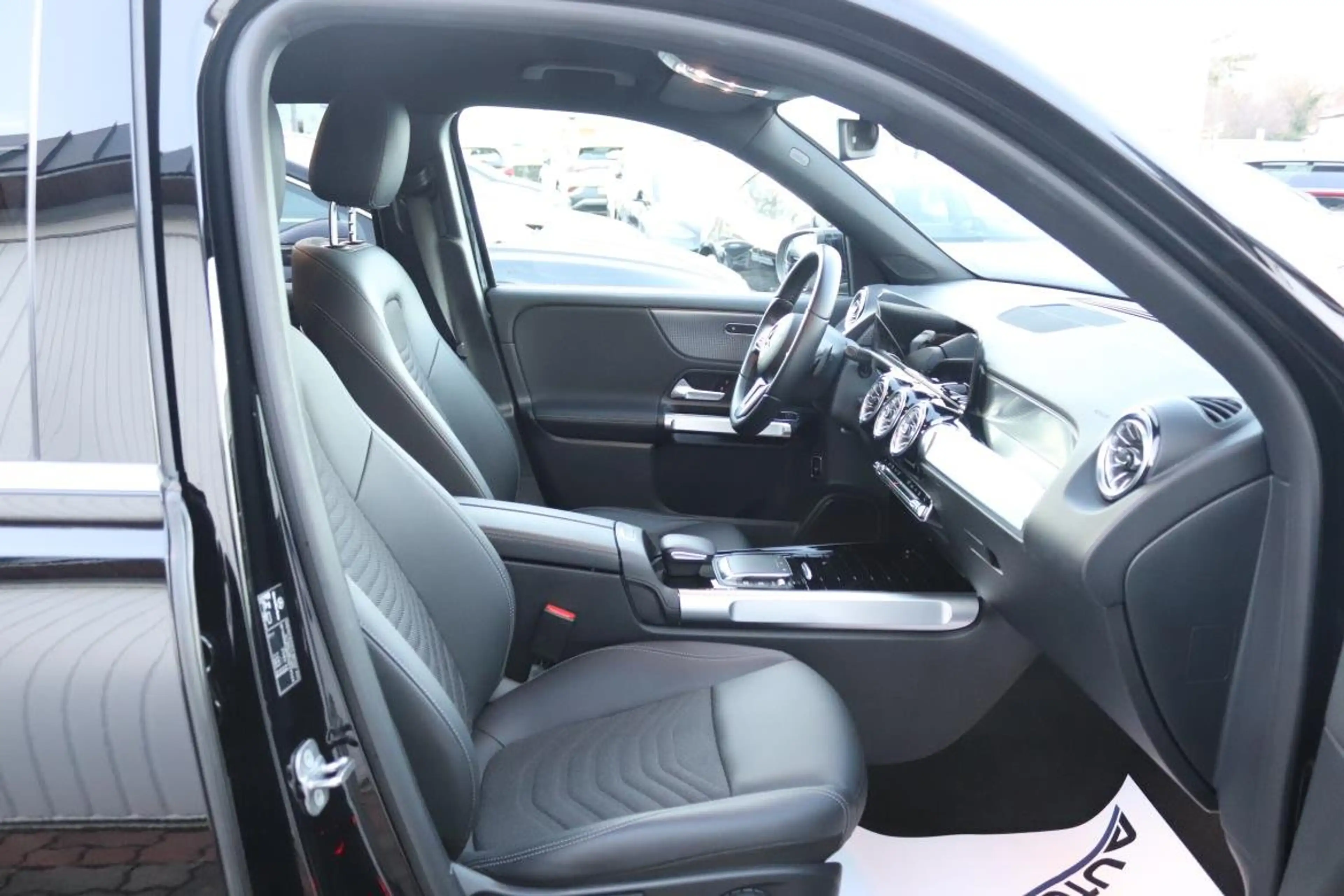 Mercedes-Benz EQB 300 EQB 300 4MATIC 66,5kWh Aut. — photo 10