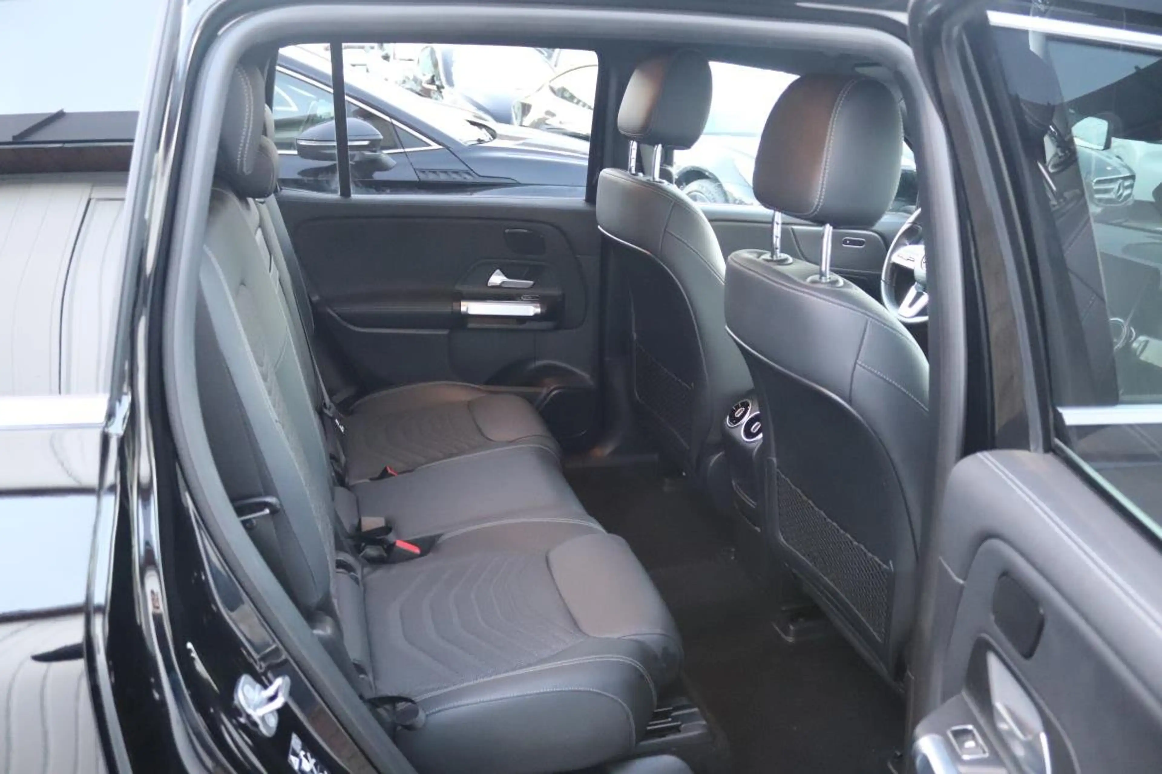 Mercedes-Benz EQB 300 EQB 300 4MATIC 66,5kWh Aut. — photo 8