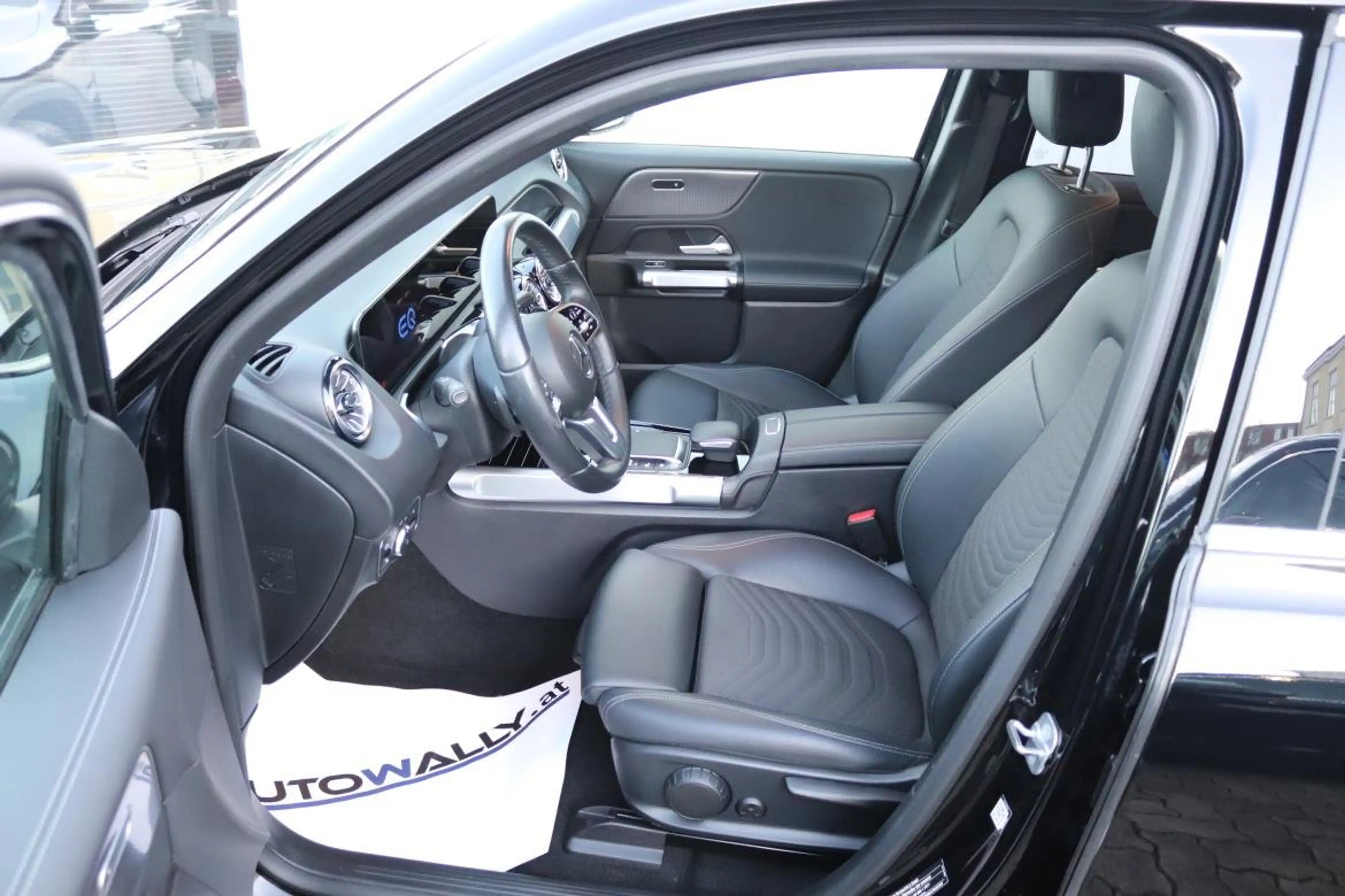 Mercedes-Benz EQB 300 EQB 300 4MATIC 66,5kWh Aut. — photo 5