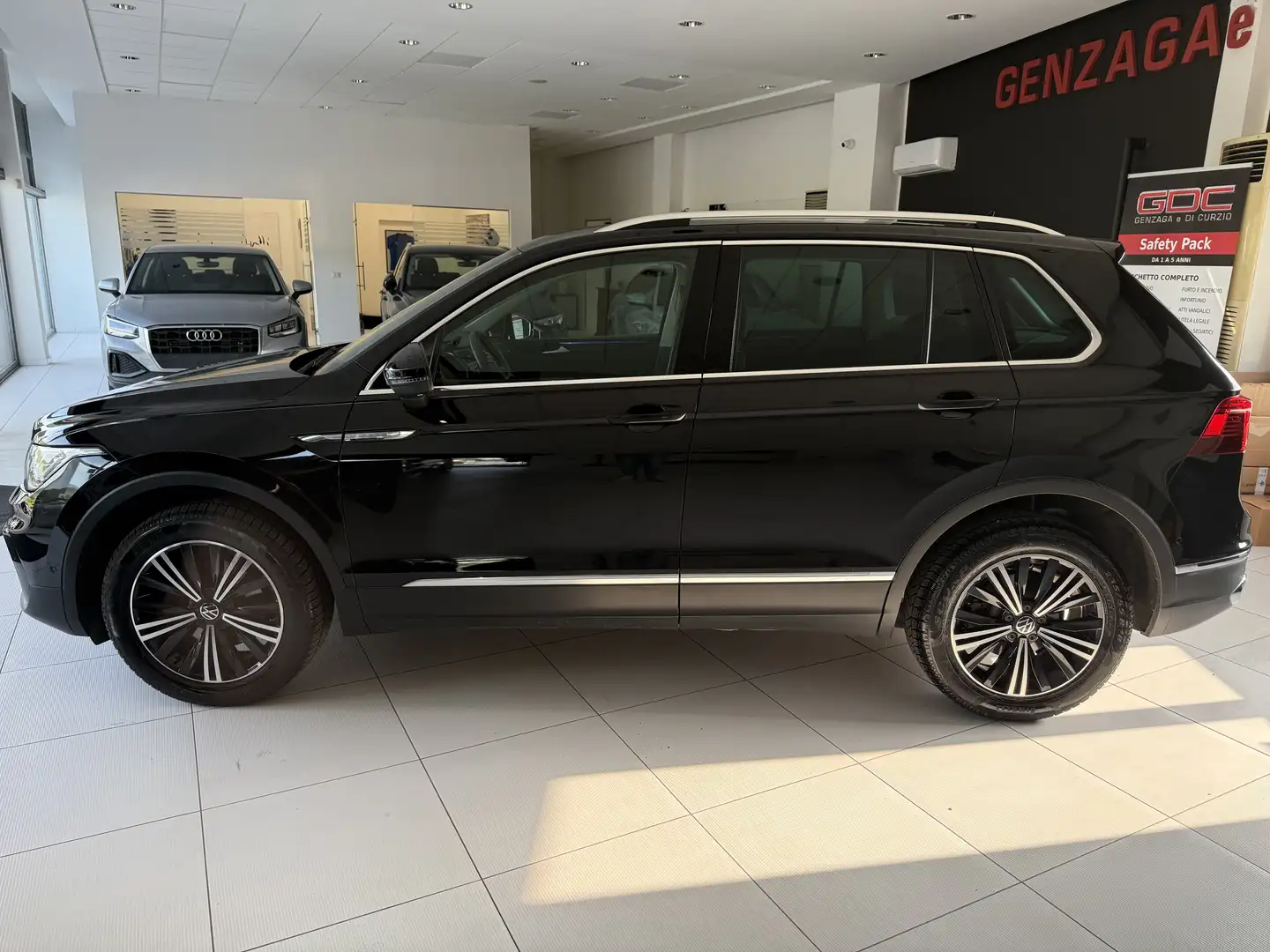 Volkswagen Tiguan Tiguan 2.0 tdi Elegance 4motion 150cv dsg Noir - 2