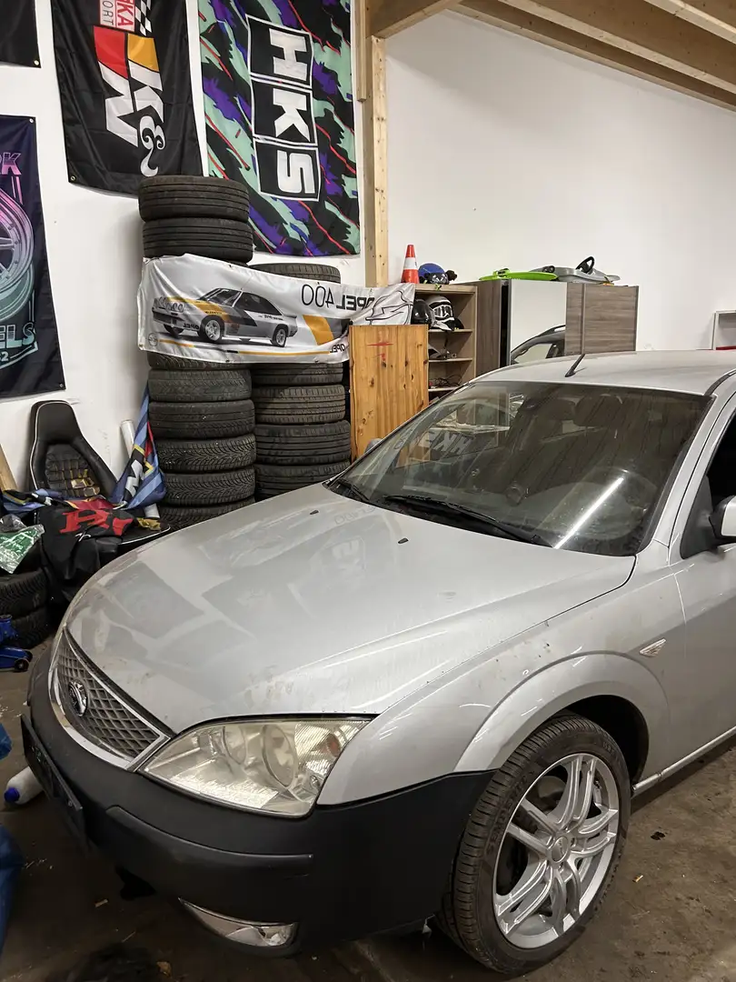 Ford Mondeo 2.0 TDCi DPF Ambiente - 1