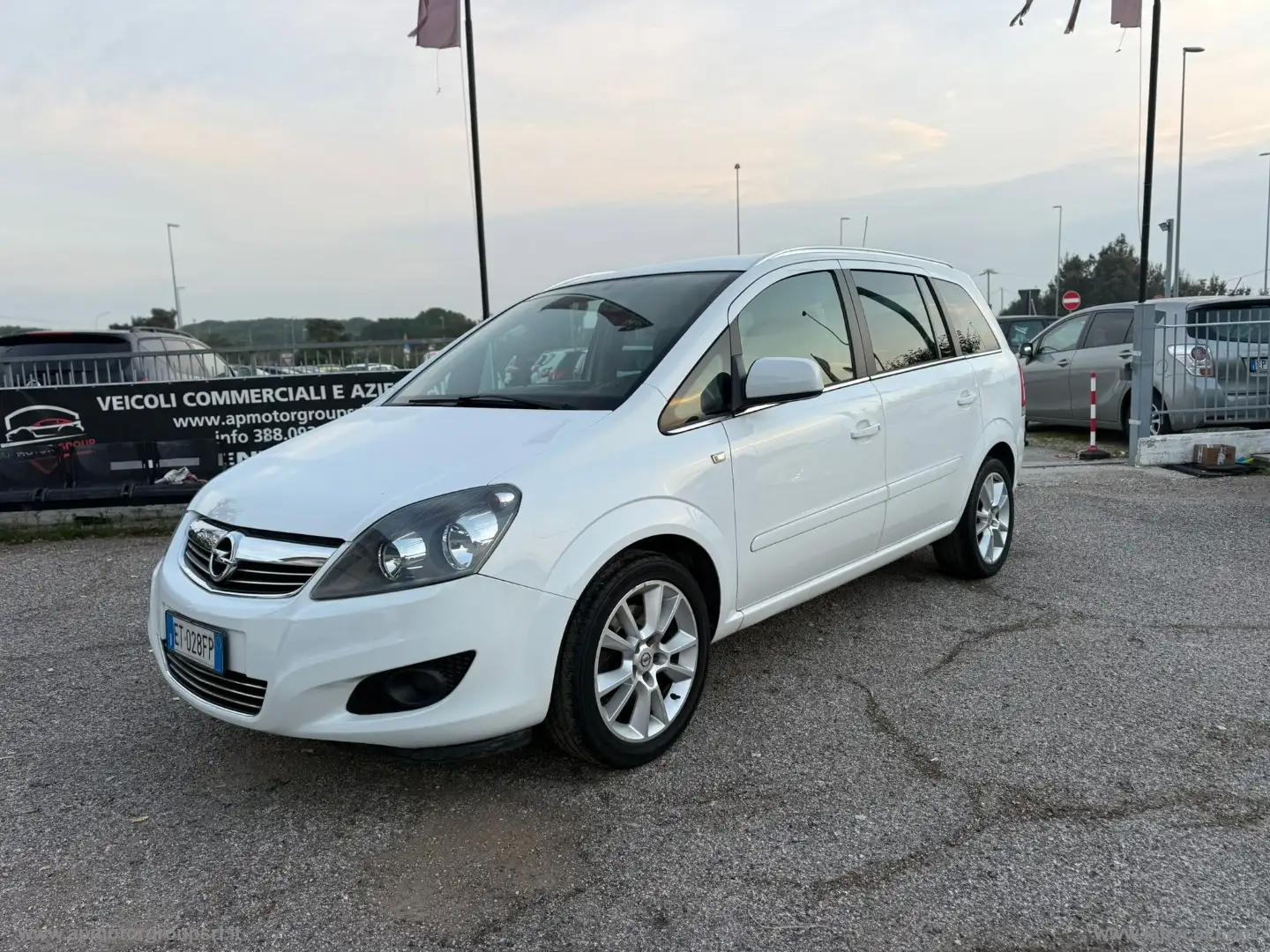 Opel Zafira Tourer 1.6 16VT EcoM 150 CV TURBO ONE - 2