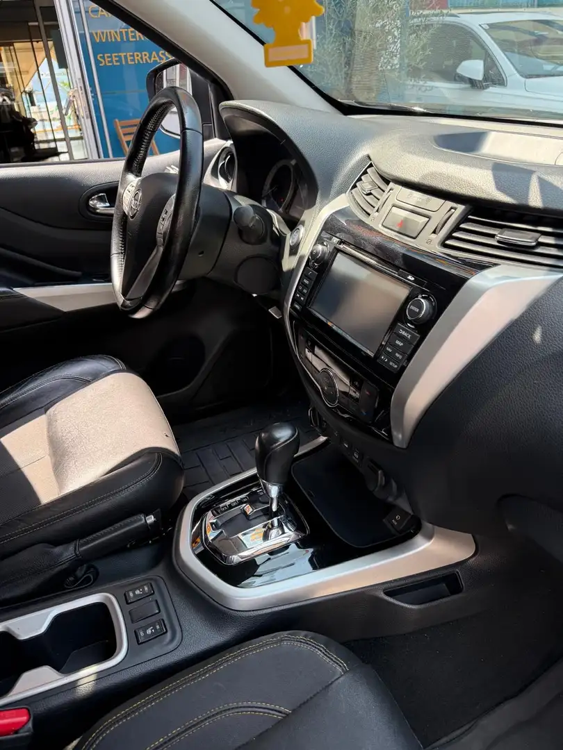 Nissan Navara - 2