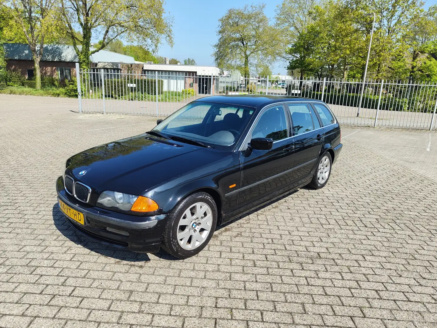 BMW 320 320i touring - 1
