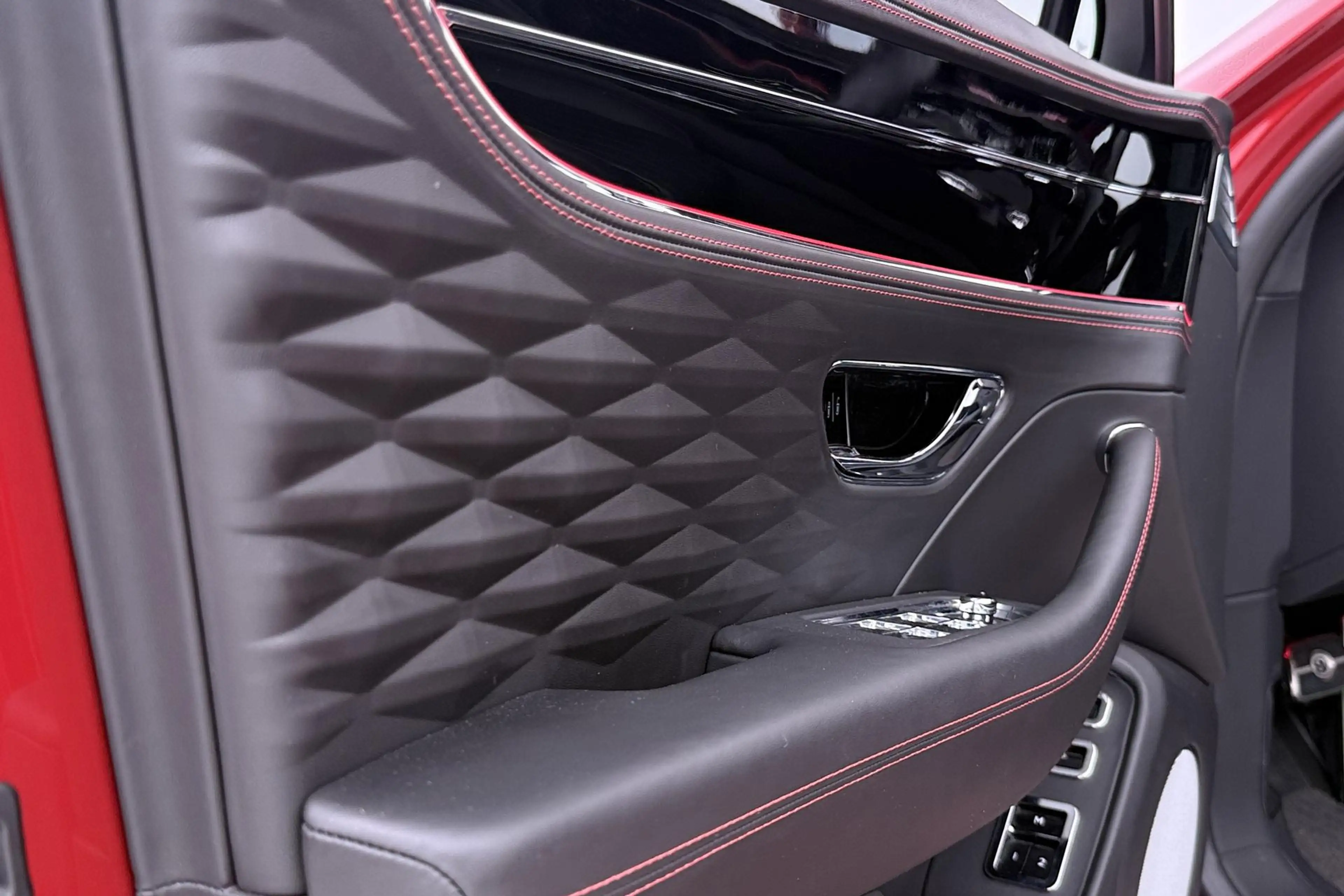 Bentley Flying Spur 2.9 V6 Hybrid Azure | Rotating Display | Black Pac — photo 48