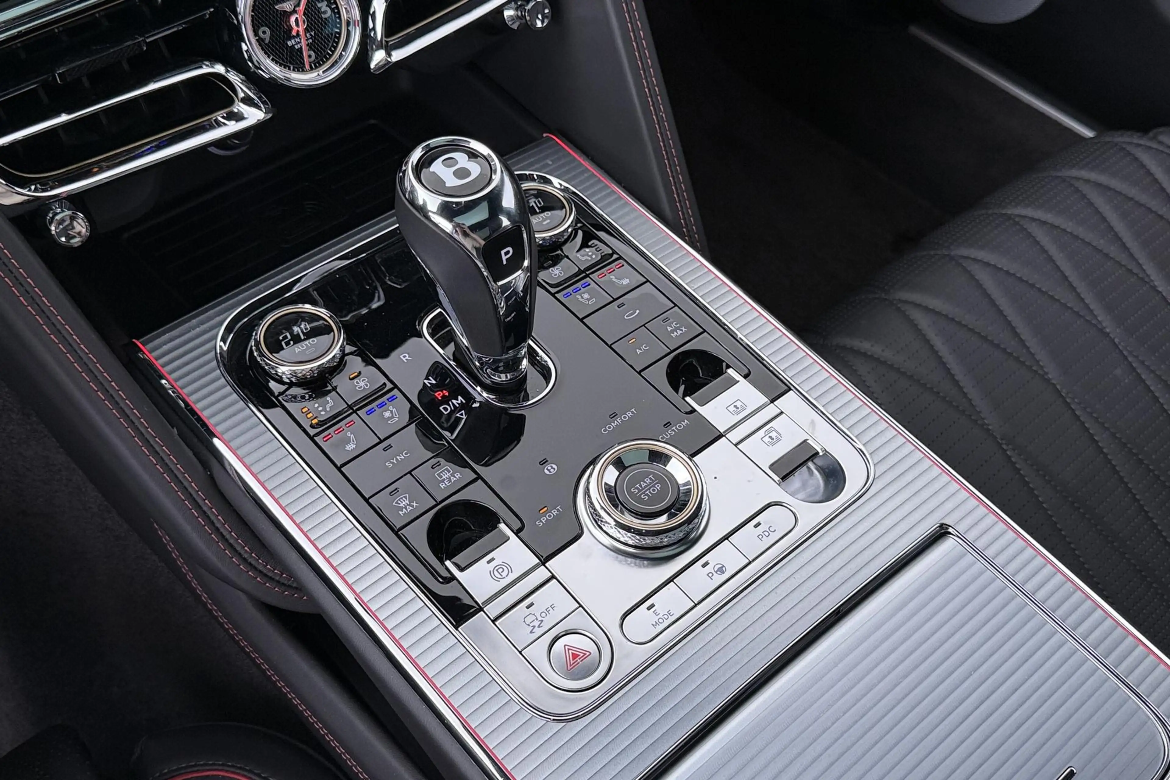 Bentley Flying Spur 2.9 V6 Hybrid Azure | Rotating Display | Black Pac — photo 33