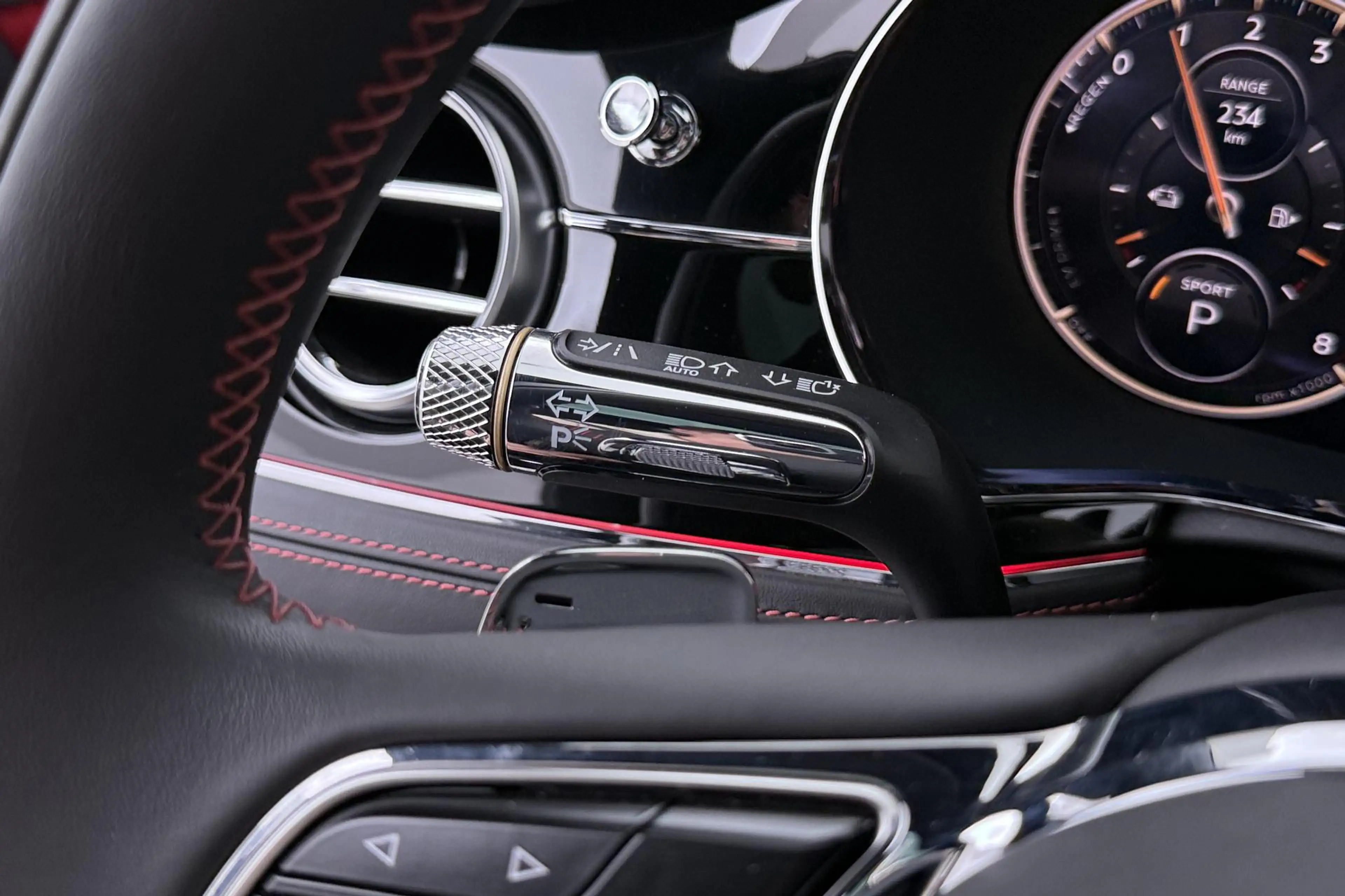 Bentley Flying Spur 2.9 V6 Hybrid Azure | Rotating Display | Black Pac — photo 36