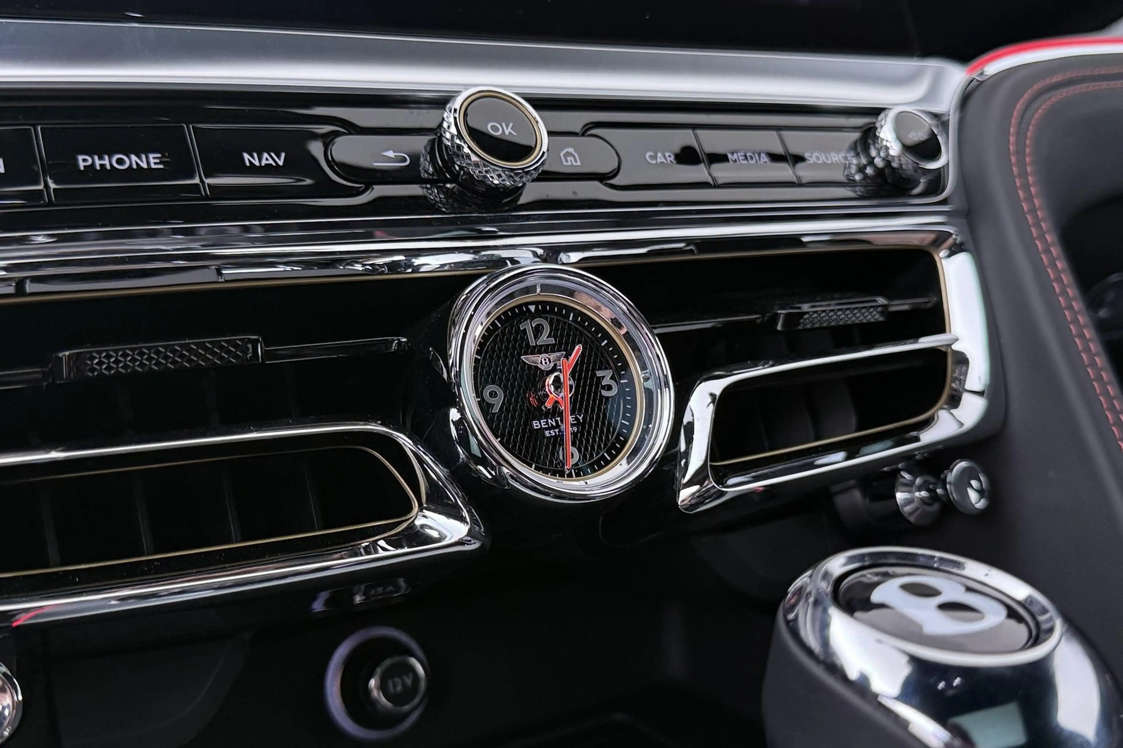 Bentley Flying Spur 2.9 V6 Hybrid Azure | Rotating Display | Black Pac — photo 32