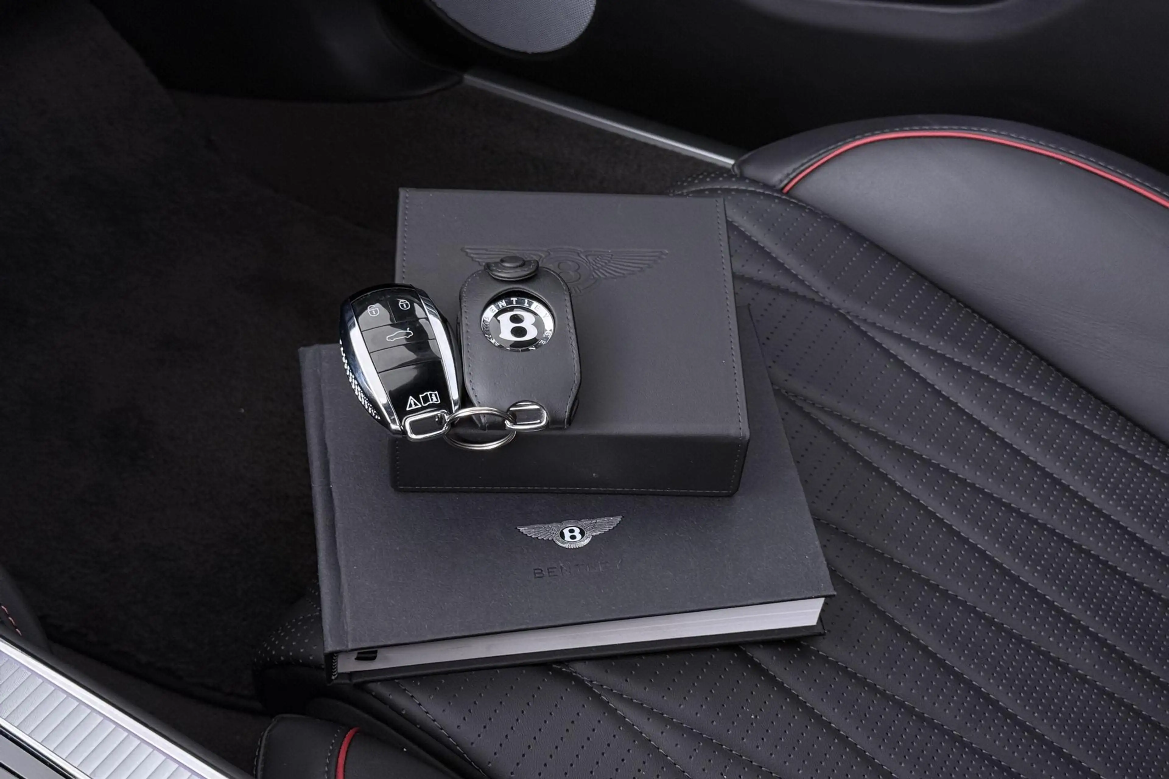 Bentley Flying Spur 2.9 V6 Hybrid Azure | Rotating Display | Black Pac — photo 18