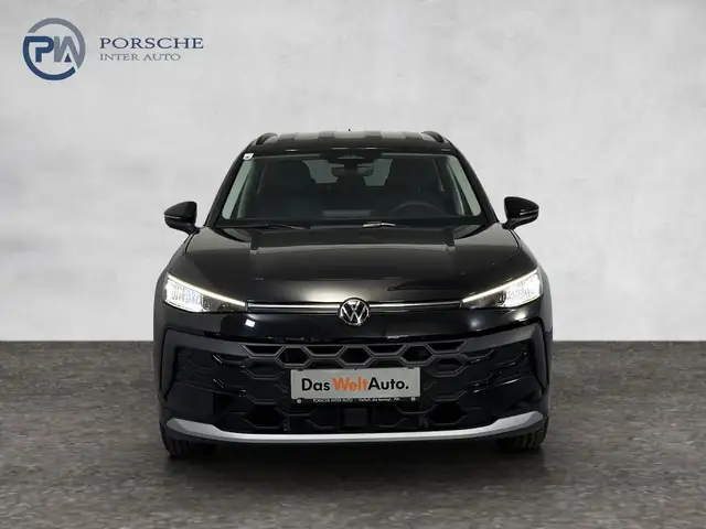 Volkswagen T-Roc view 2