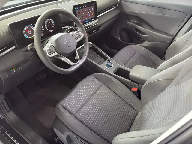 Volkswagen T-Roc view 6