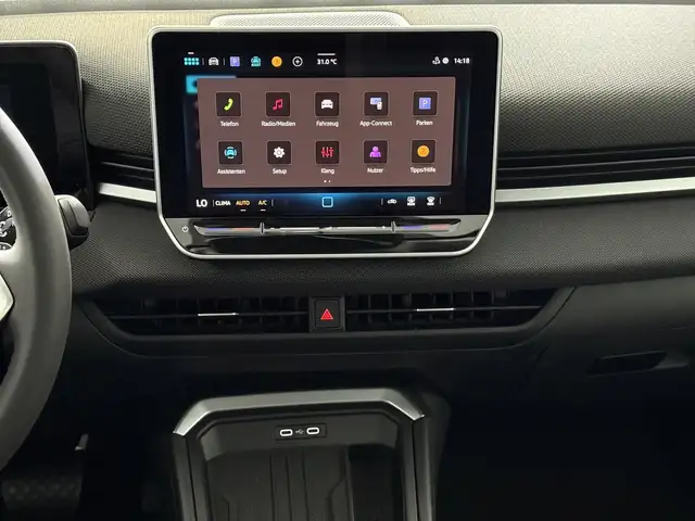Volkswagen T-Roc view 11