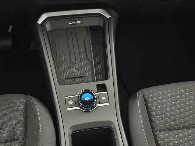 Volkswagen T-Roc view 12
