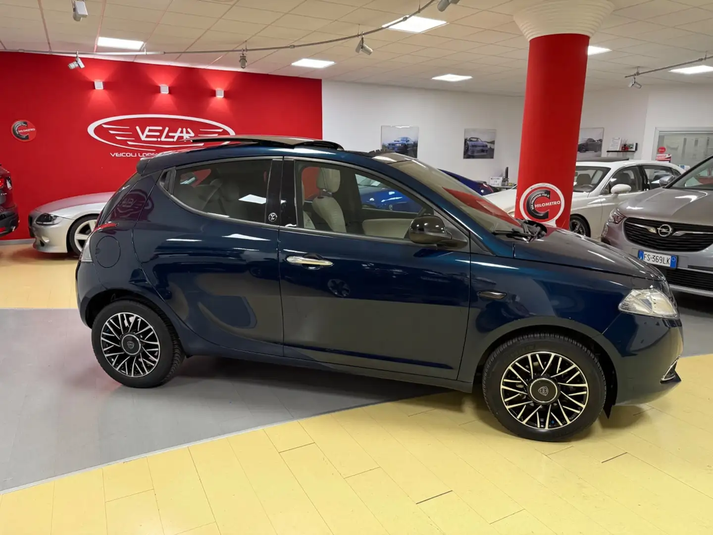 Lancia Ypsilon 1.3 MJT 16V 95 CV 5 porte S&S 30th Anniversary Blu/Azzurro - 2