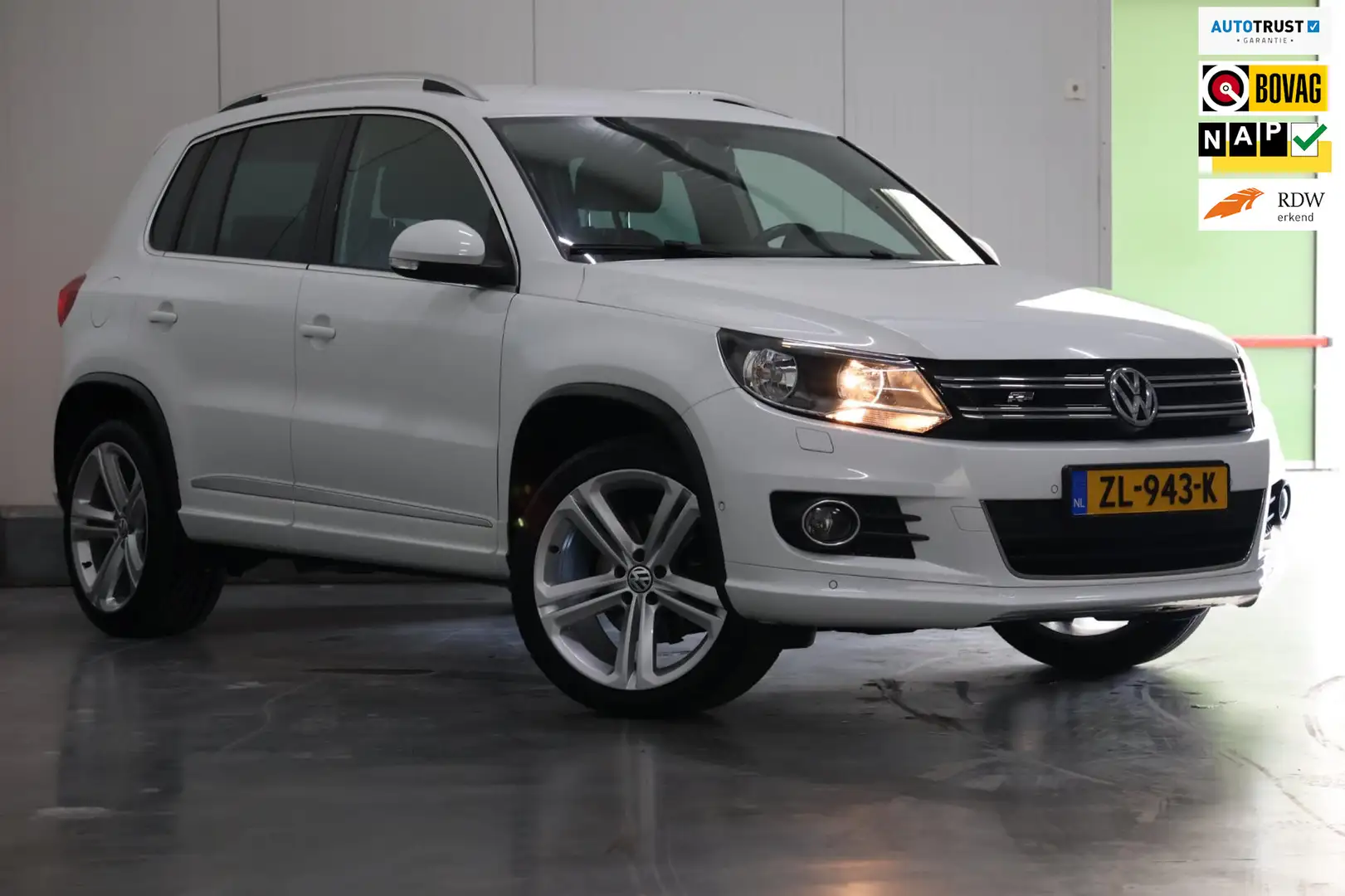 Volkswagen Tiguan 1.4 TSI R-Line Edition! Camera! Trekhaak! Wit - 1
