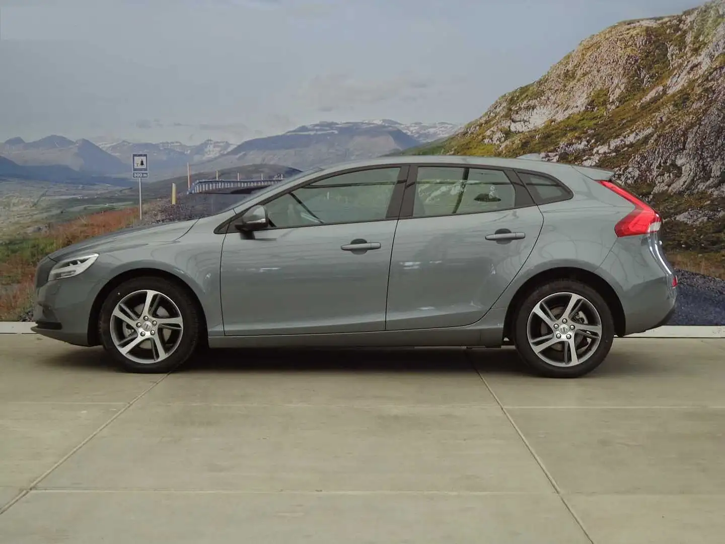 Volvo V40 T2 MOMENTUM Gris - 2