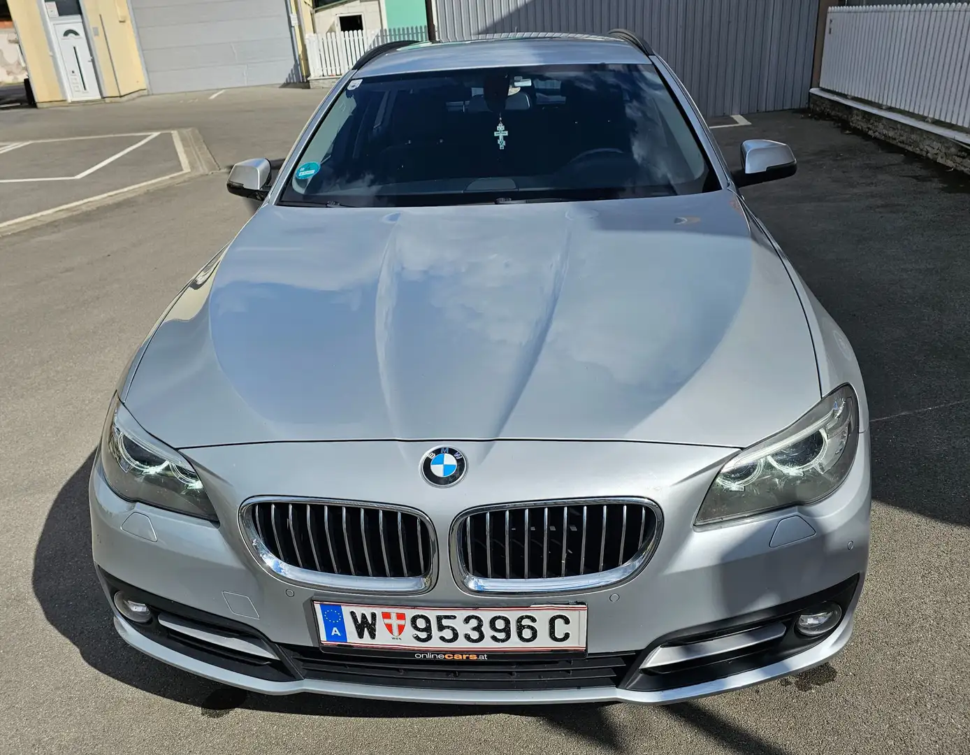 BMW 520 520d xDrive Touring Aut. Silber - 1