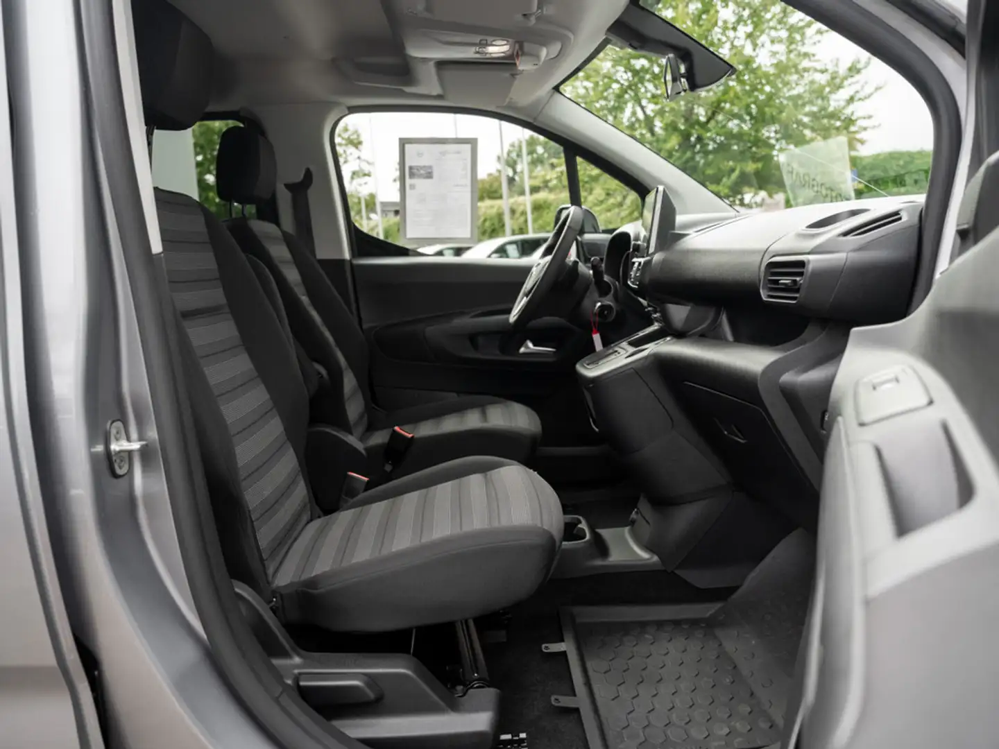 Opel Combo Life E 1.5 Ultimate Grau - 2