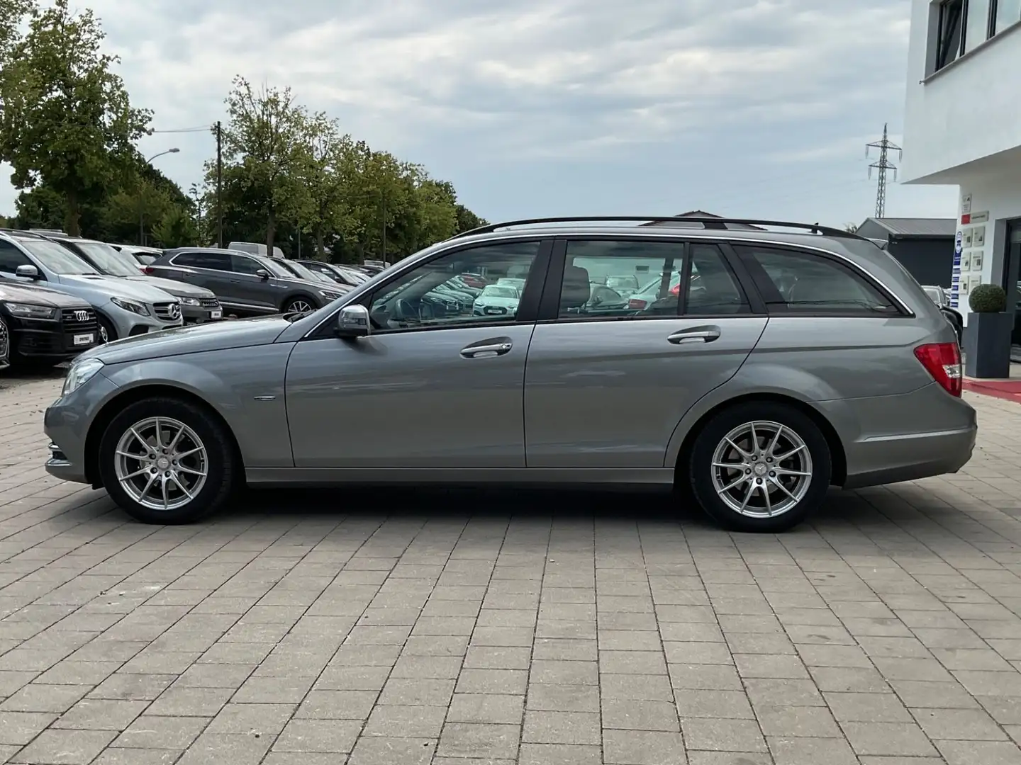 Mercedes-Benz C 180 C -Klasse BlueEfficiency AHK Lim. Navi Silber - 2