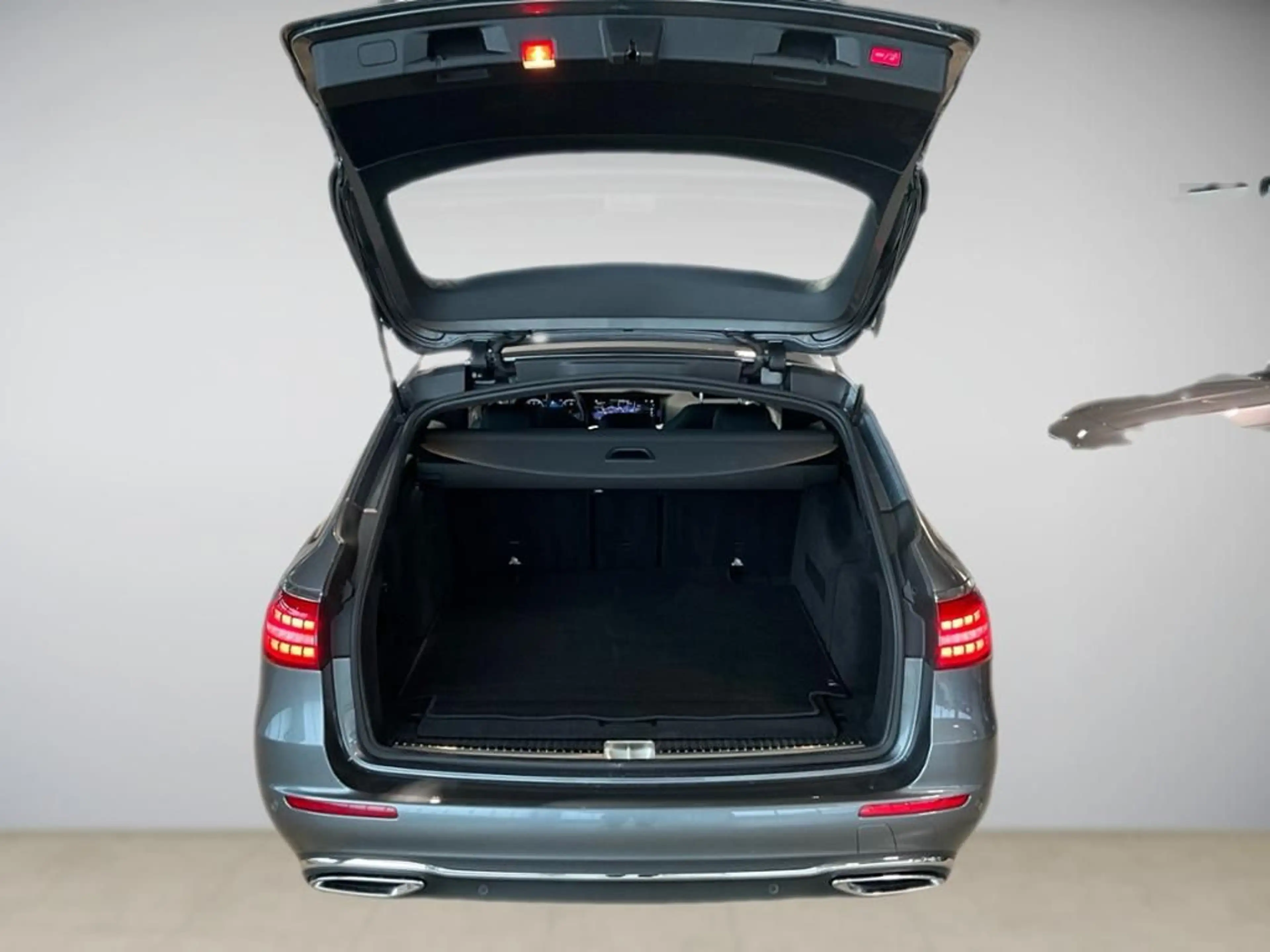 Mercedes-Benz E 300 d T 4MATIC Avantgarde ACC AUT Kam. KlimaA — photo 14