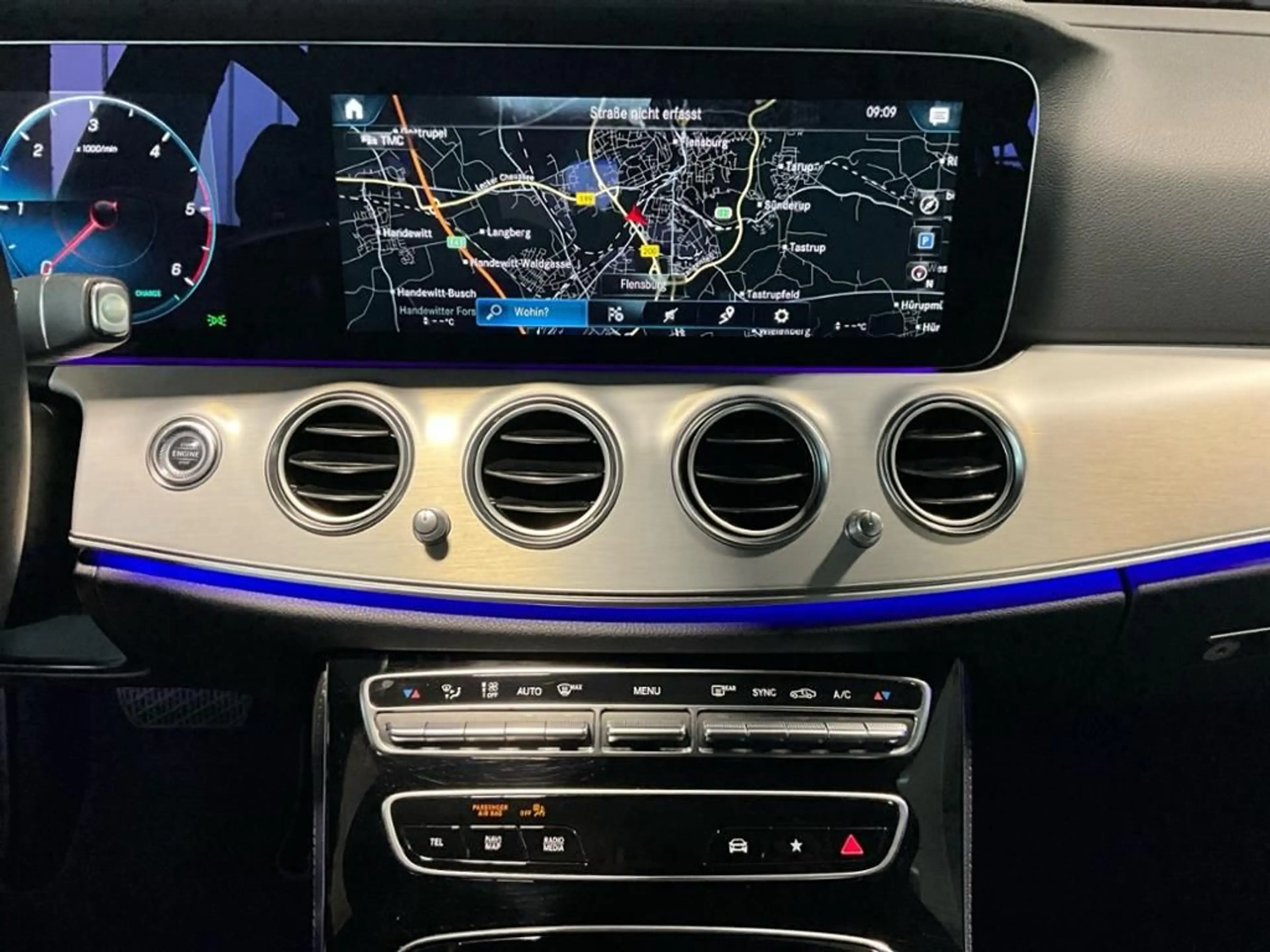 Mercedes-Benz E 300 d T 4MATIC Avantgarde ACC AUT Kam. KlimaA — photo 13