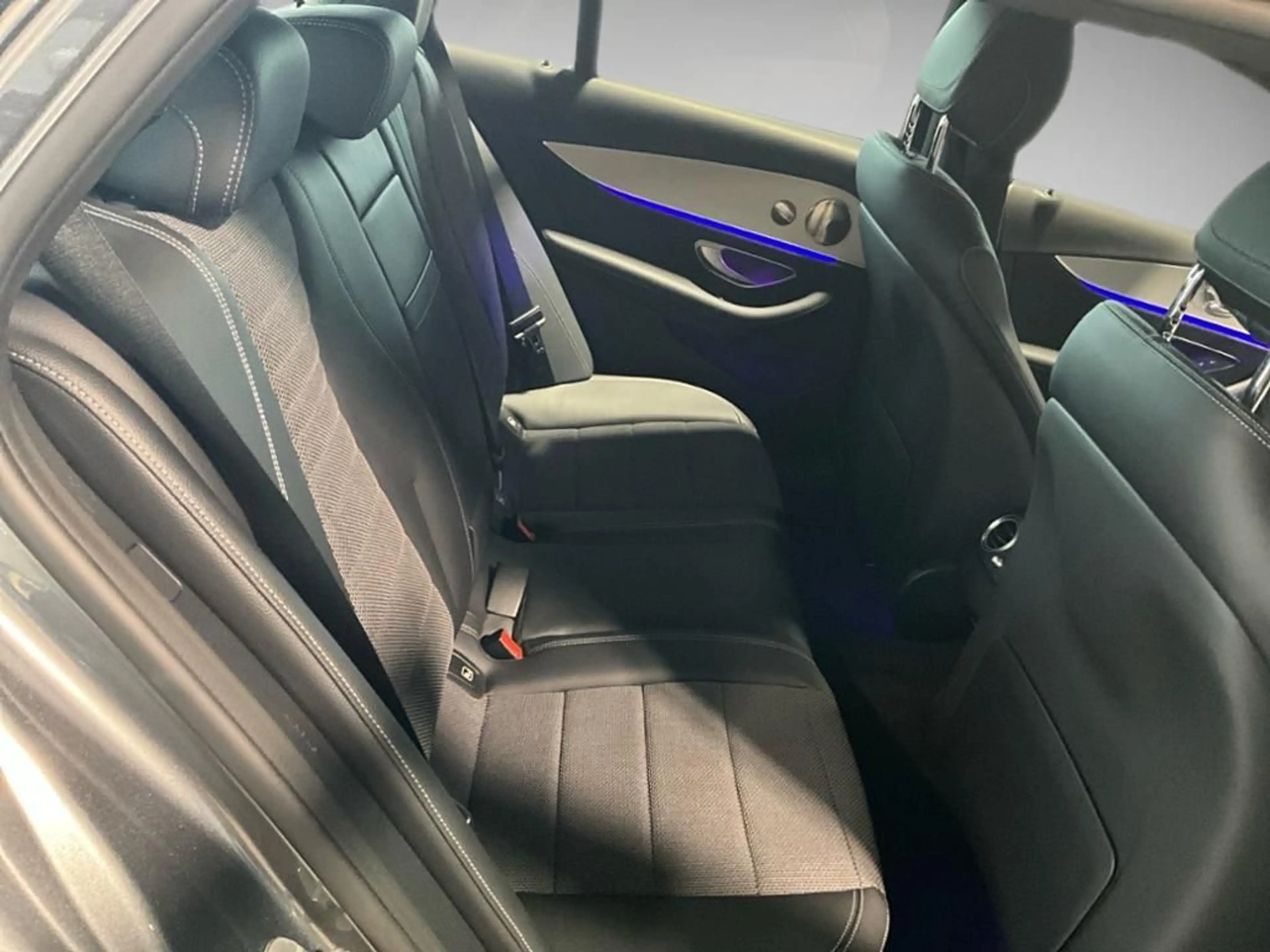 Mercedes-Benz E 300 d T 4MATIC Avantgarde ACC AUT Kam. KlimaA — photo 11