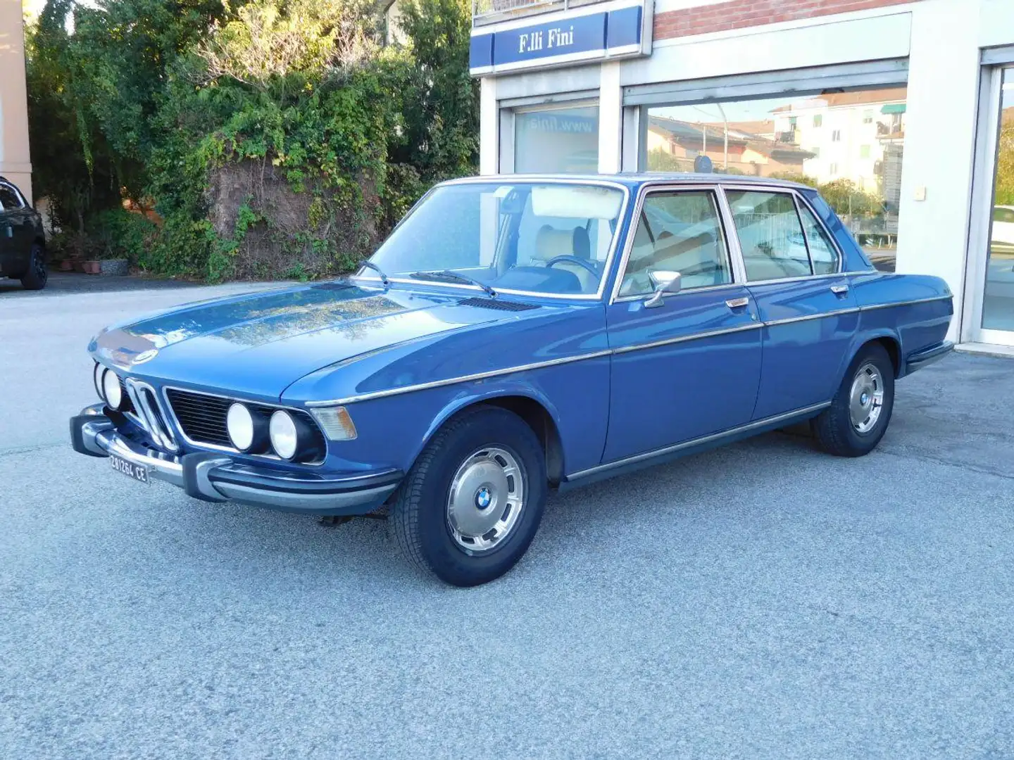 BMW 2002 2500 Bleu - 1