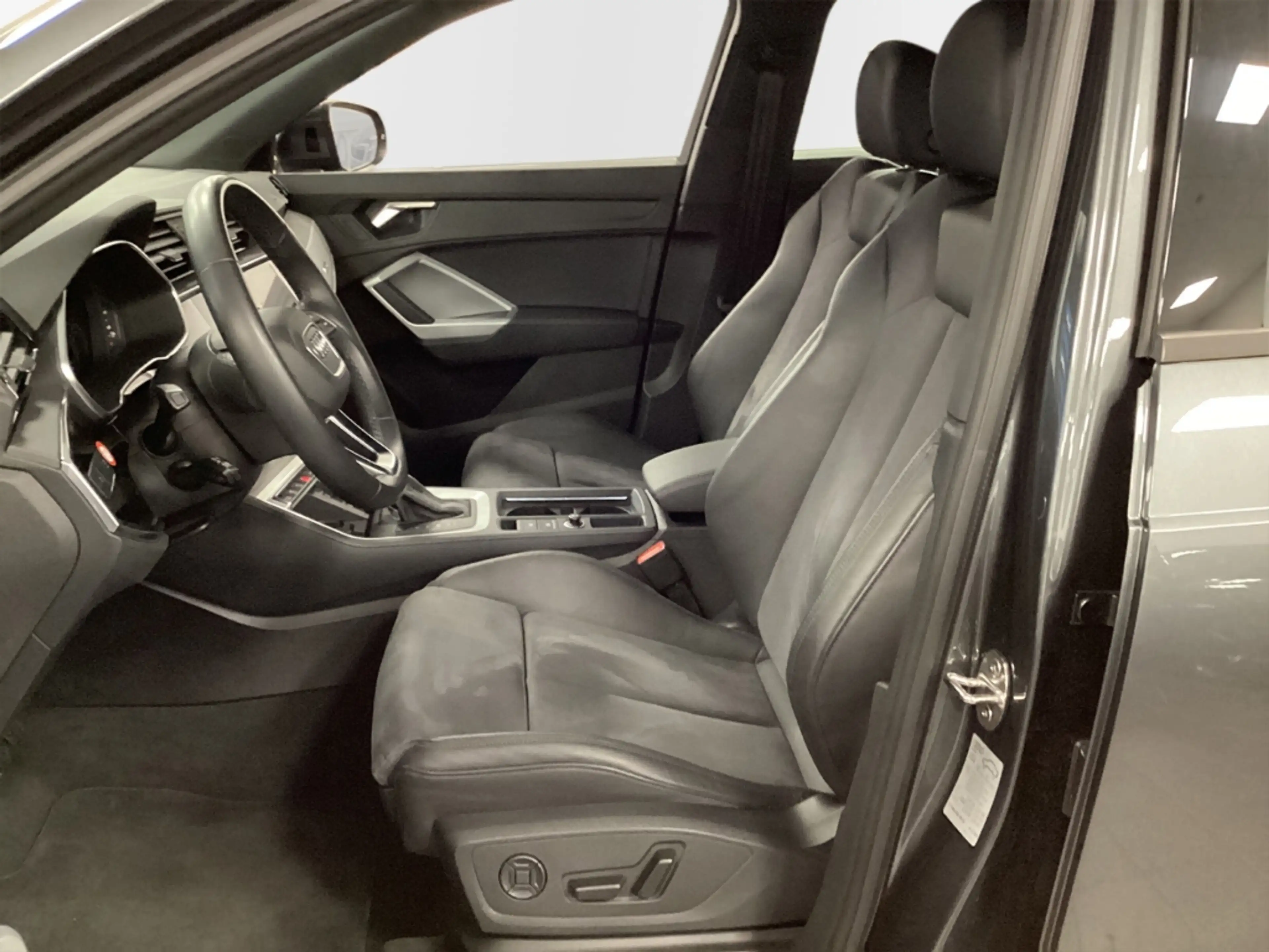 Audi Q3 S line 35TDI quattro S tronic Navi LED El. Heckkla — photo 3
