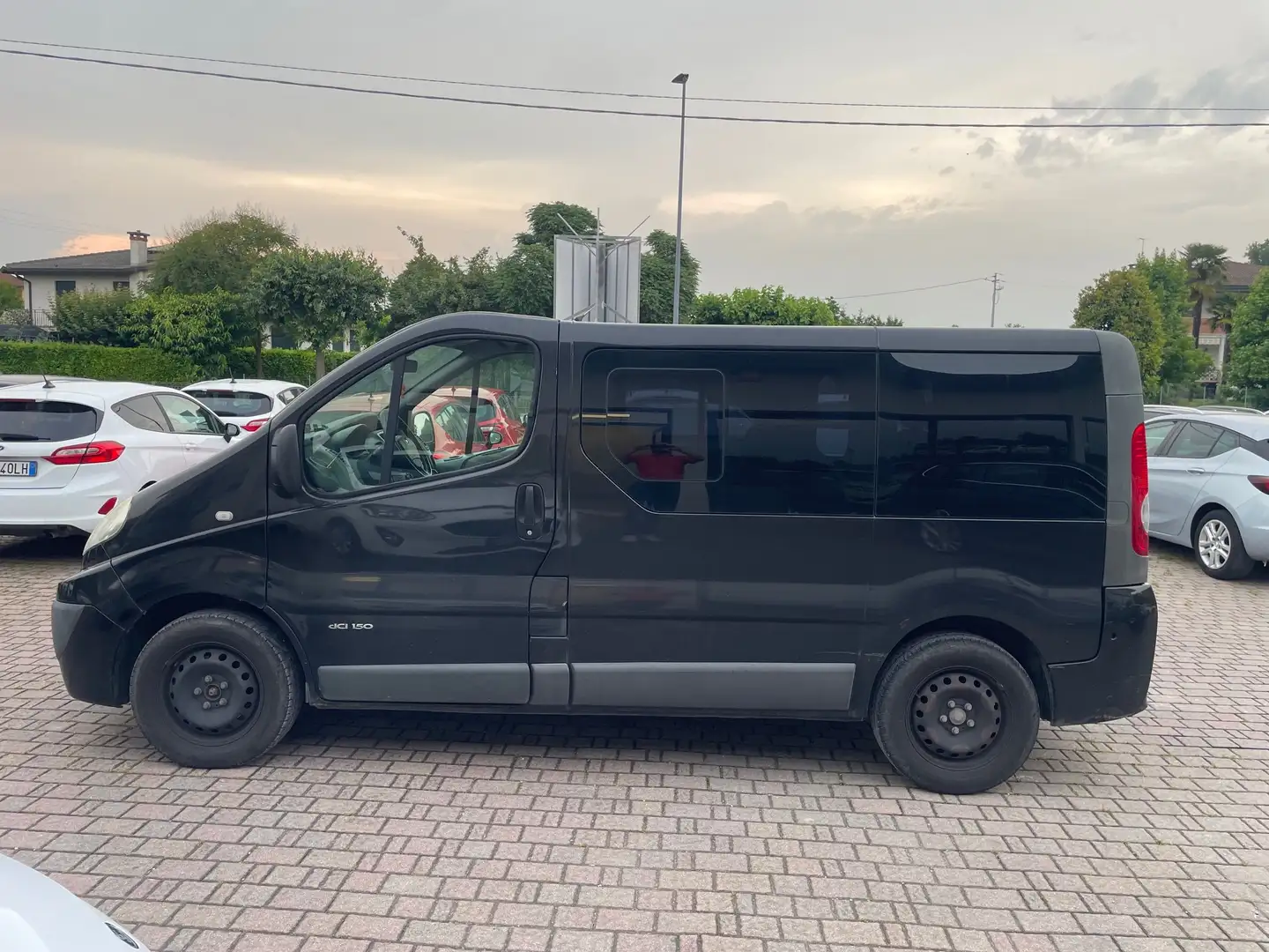 Renault Trafic PASSENGER 8 POSTI Чорний - 2