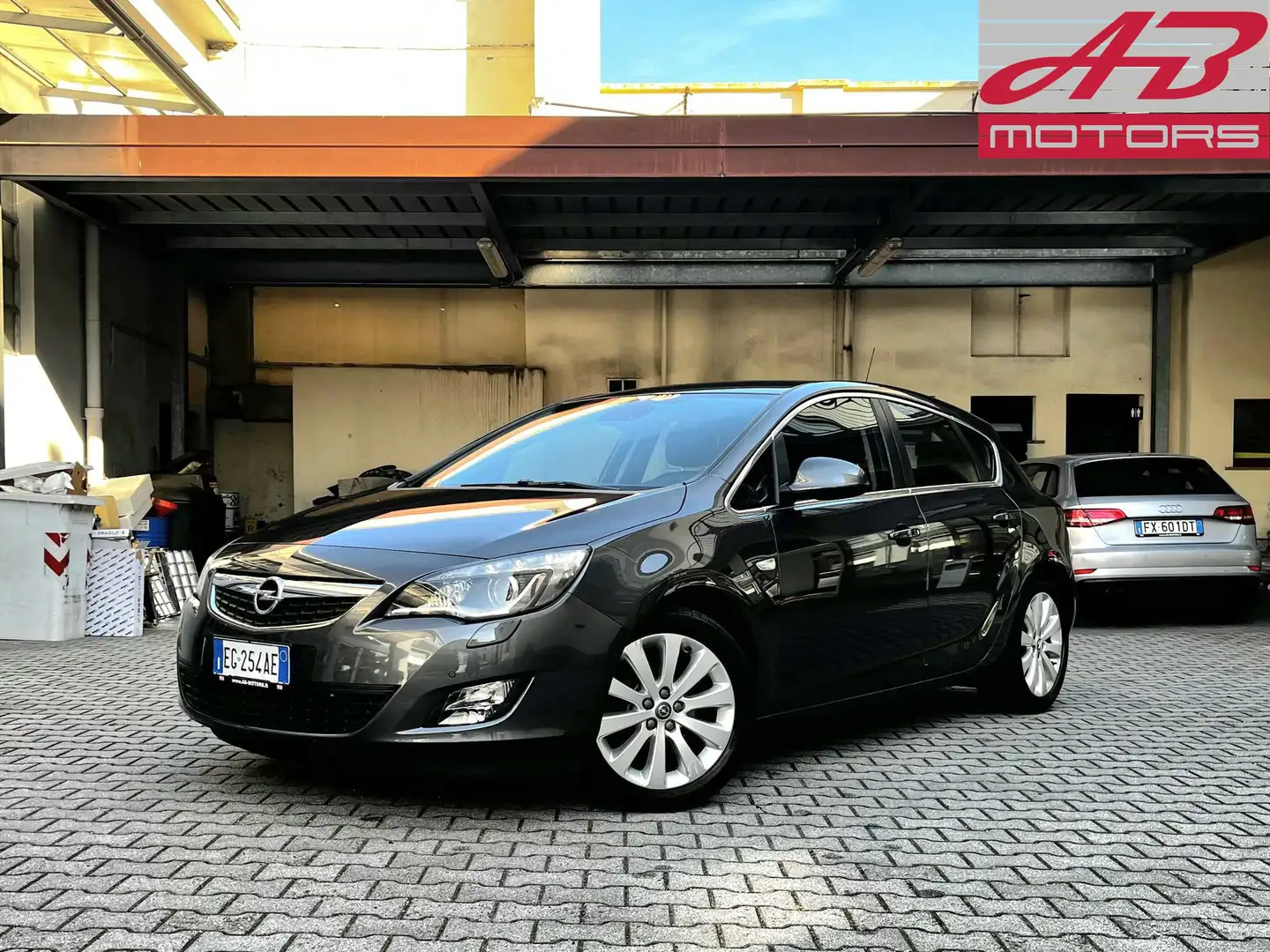 Opel Astra Astra 1.6 115CV 5 porte Cosmo Autom. Gris - 1