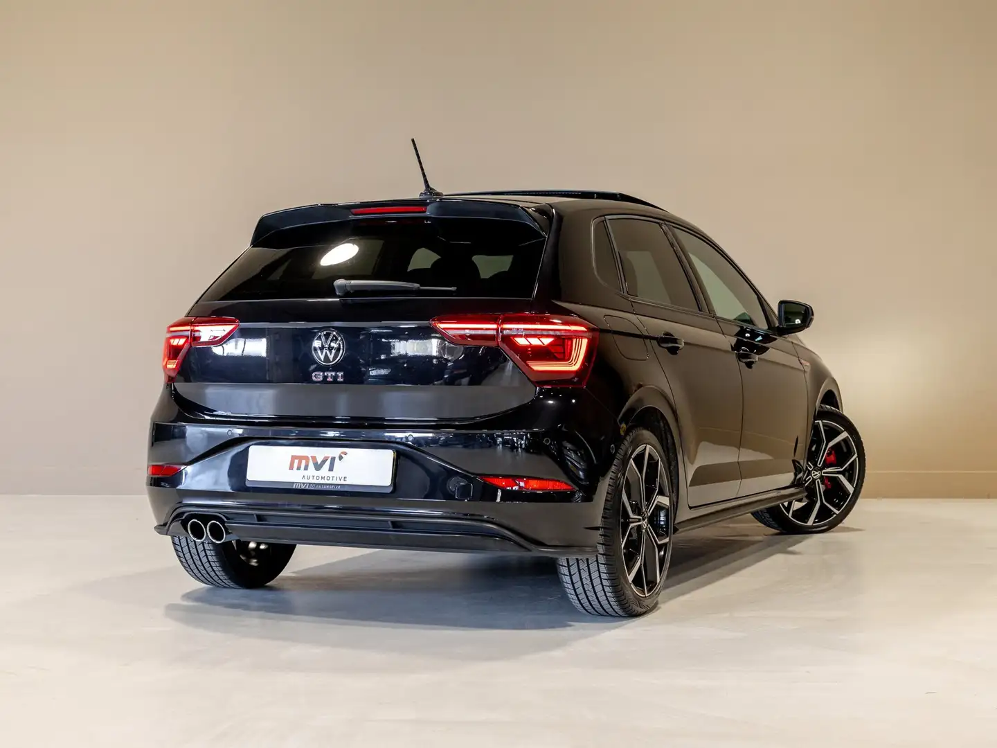 Volkswagen Polo GTI 2.0 TSI NL en BTW auto / Panorama dak / Keyless / Negro - 2