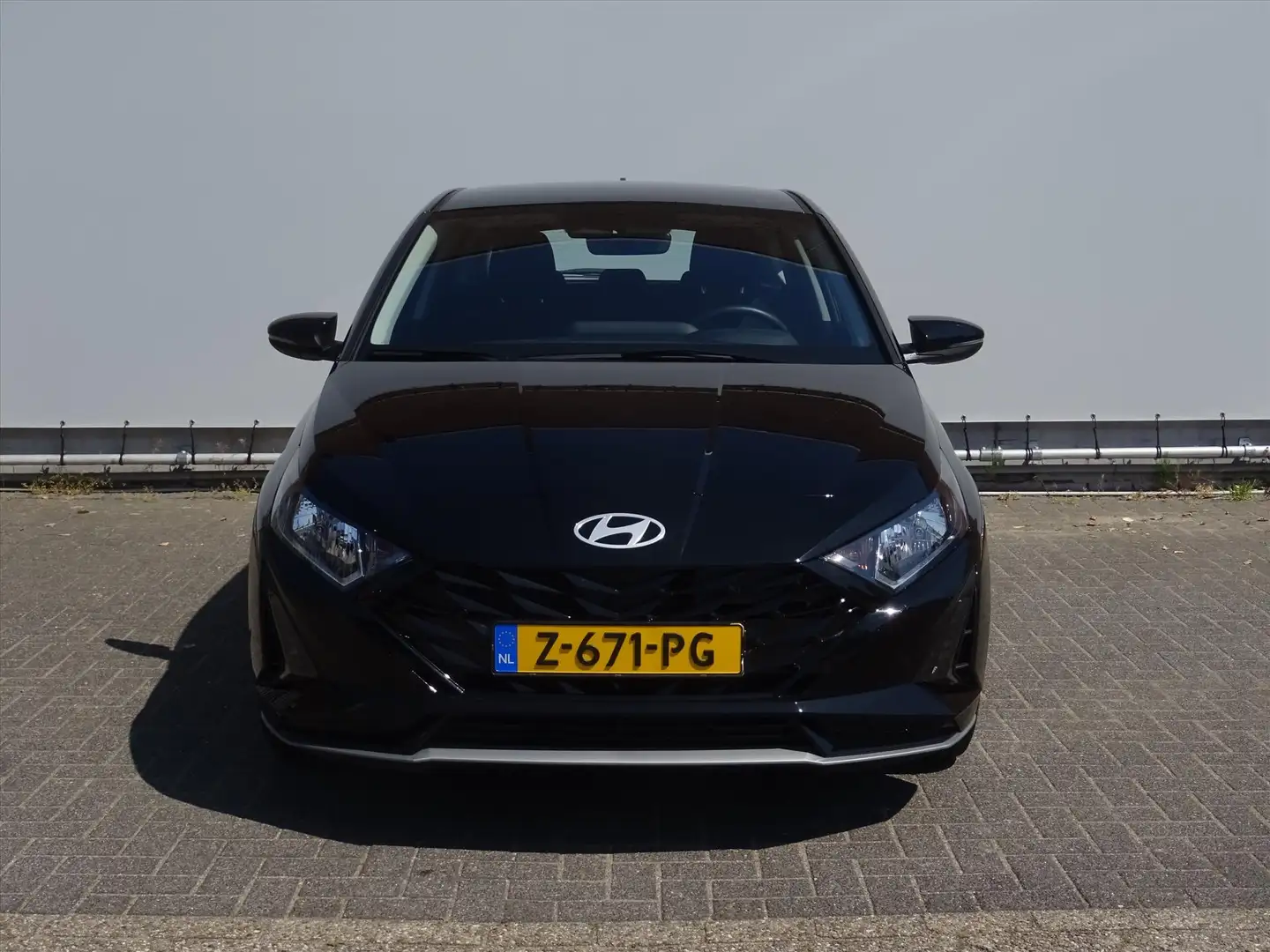 Hyundai i20 1.0 T-GDI 48V MHEV 100pk Comfort | Cruise | Airco Schwarz - 2