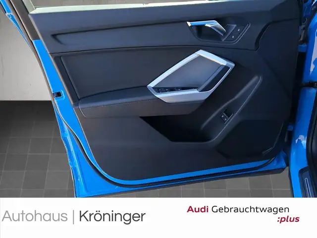 Audi Q3 view 8