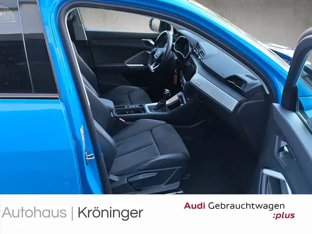 Audi Q3 view 9