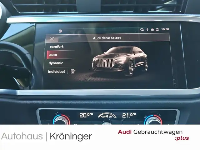 Audi Q3 view 16