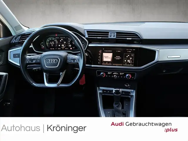 Audi Q3 view 13