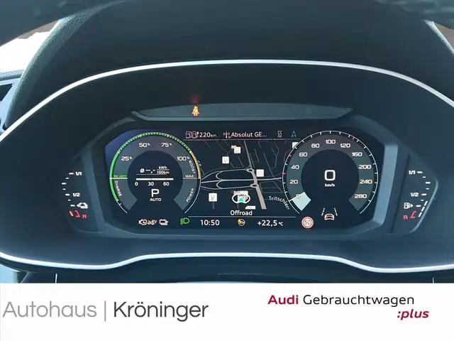 Audi Q3 view 12