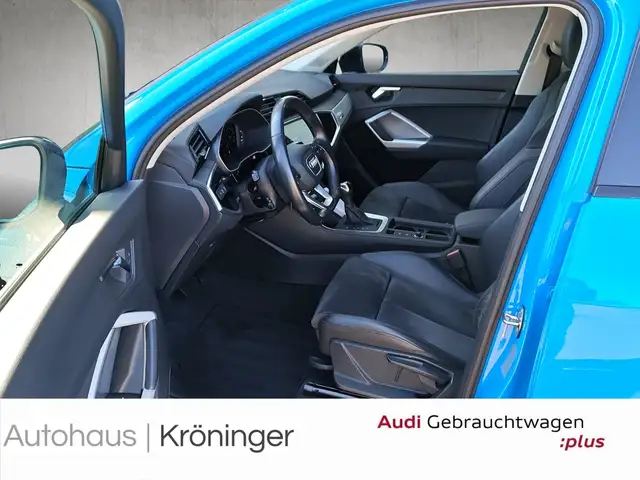 Audi Q3 view 7