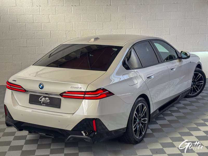 Photo du véhicule BMW 530