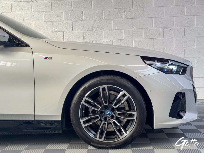 Photo du véhicule BMW 530