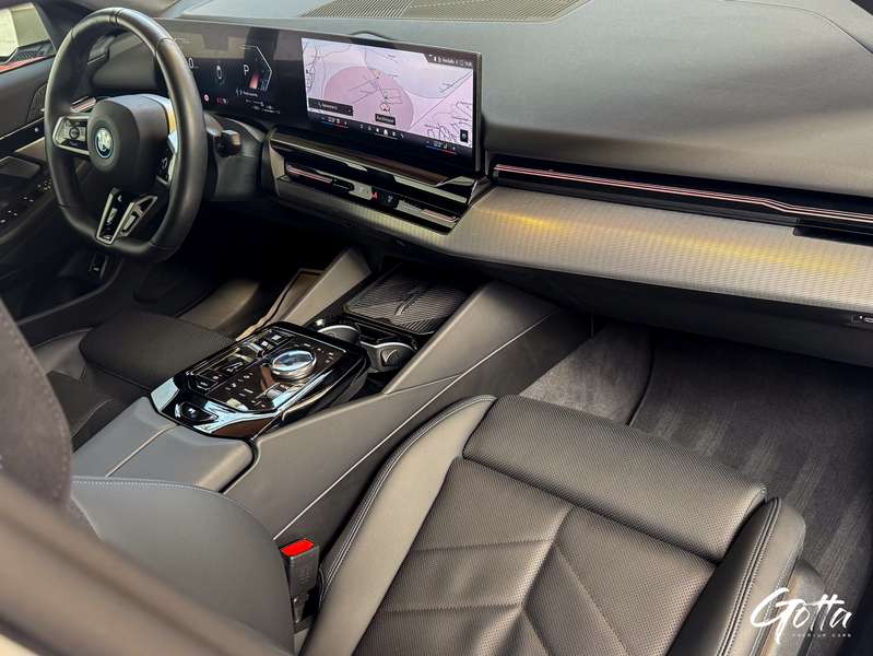 Photo du véhicule BMW 530