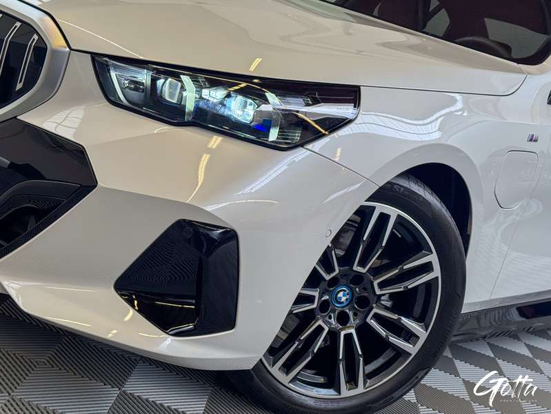 Photo du véhicule BMW 530