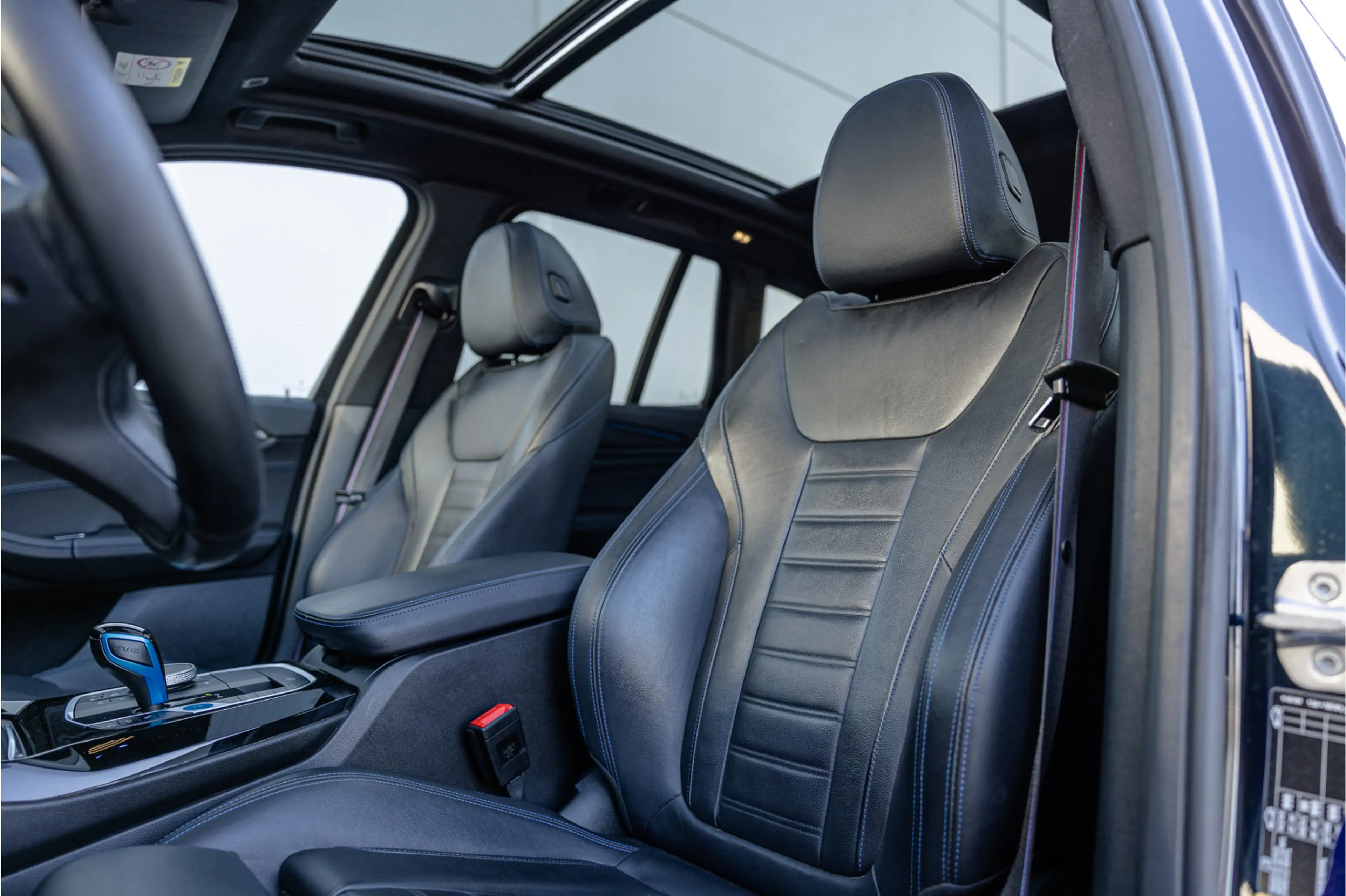 BMW iX3 High Executive 80 kWh SOH 99% M Sport / Pano / Har — photo 9